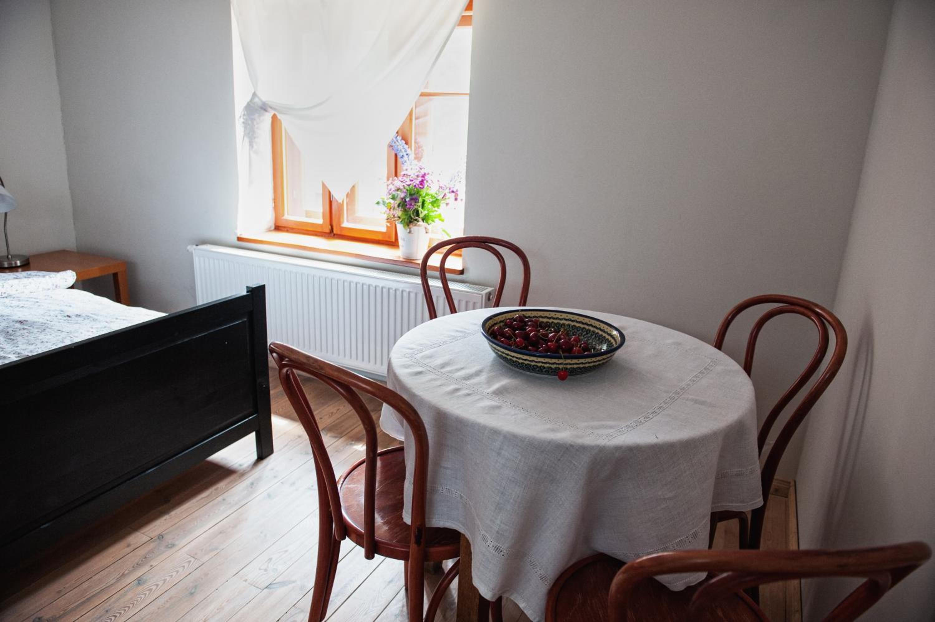 Deluxe Double Room (2 Adults + 1 Child) - Photo 3