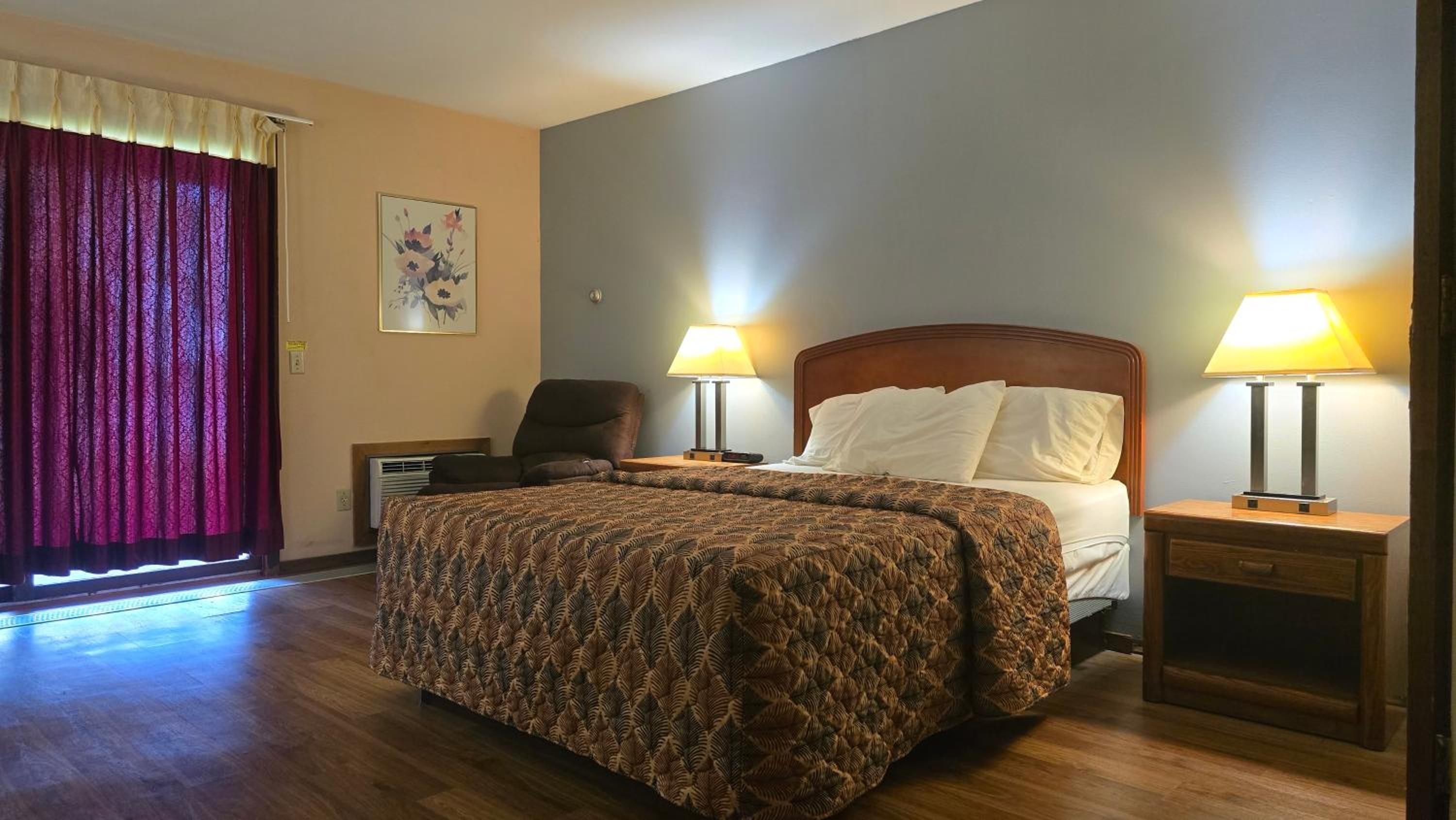 Queen Room - Disability Access photo 2