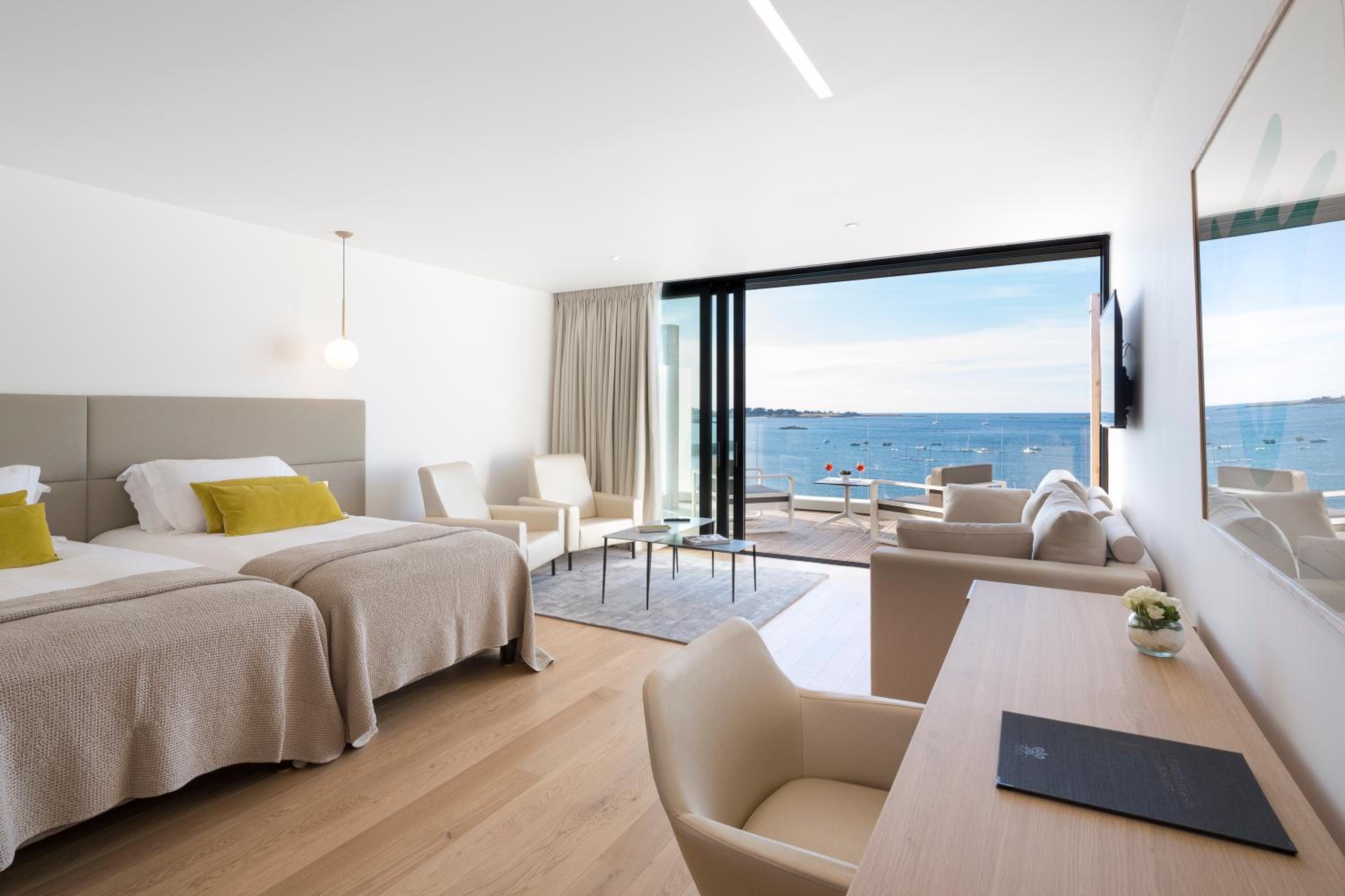 Signature Room with Terrace - Sea View