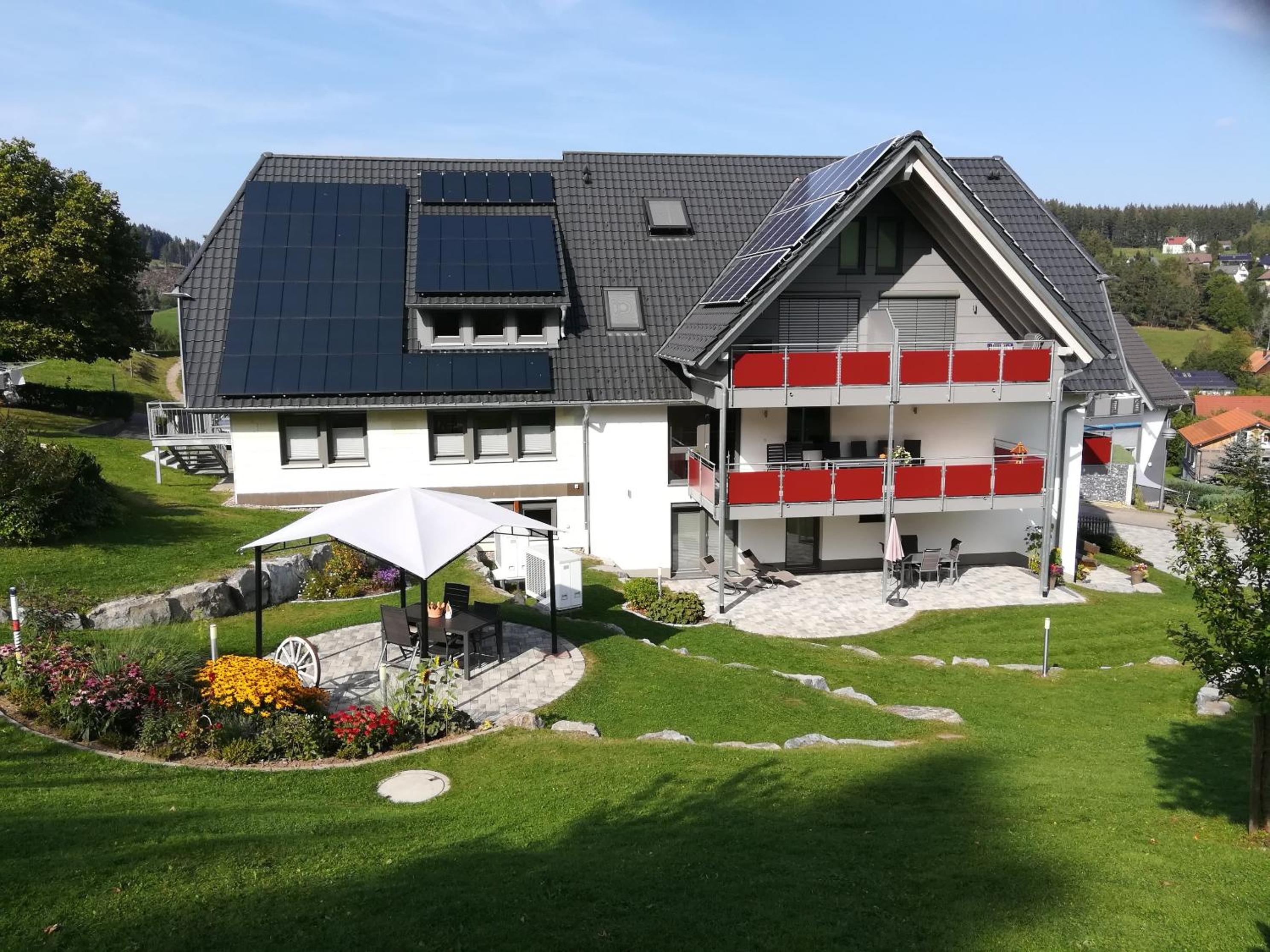 Two-Bedroom Deluxe Apartment with Garden View photo 2