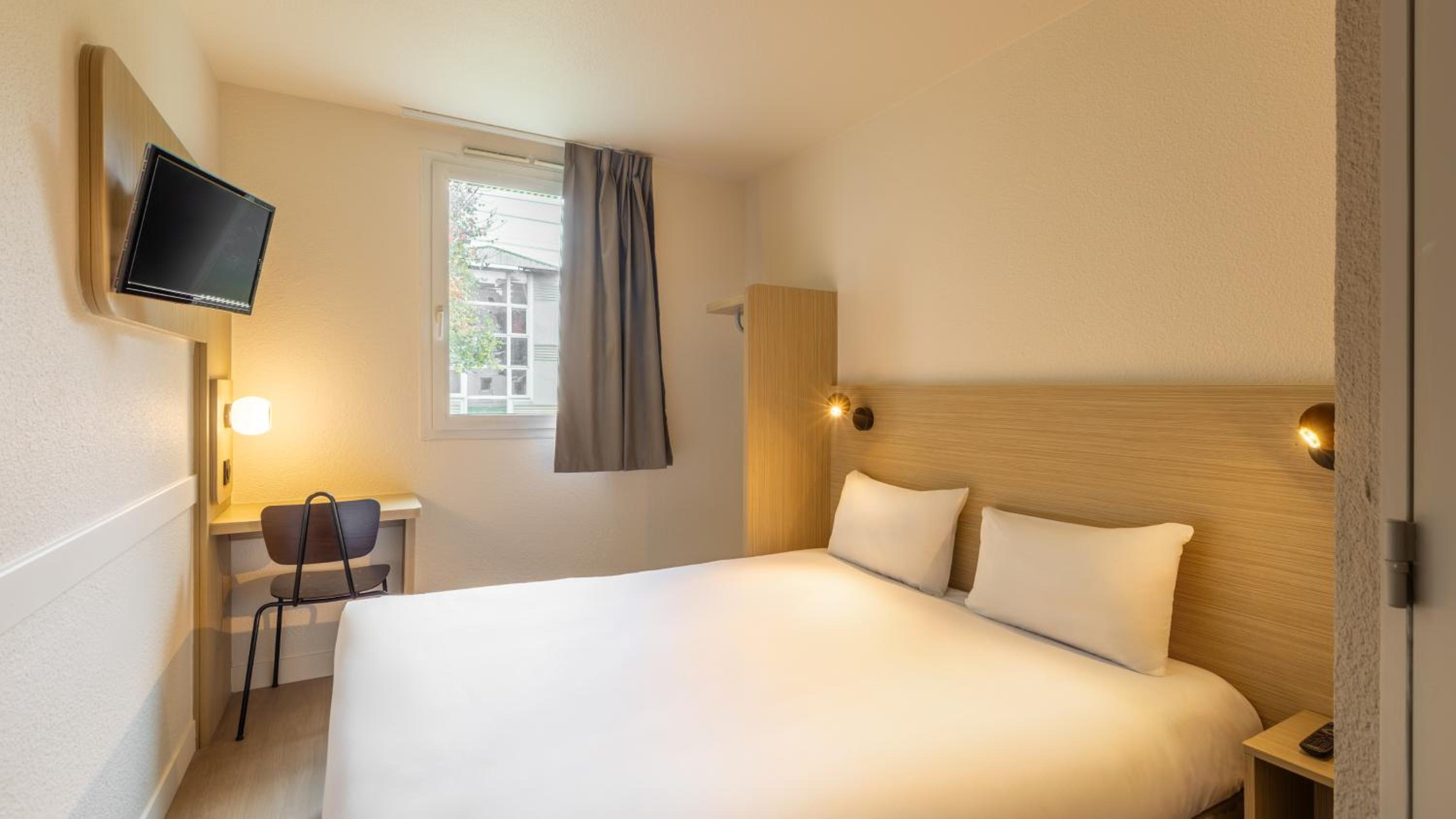 Standard Queen Room - Photo 5