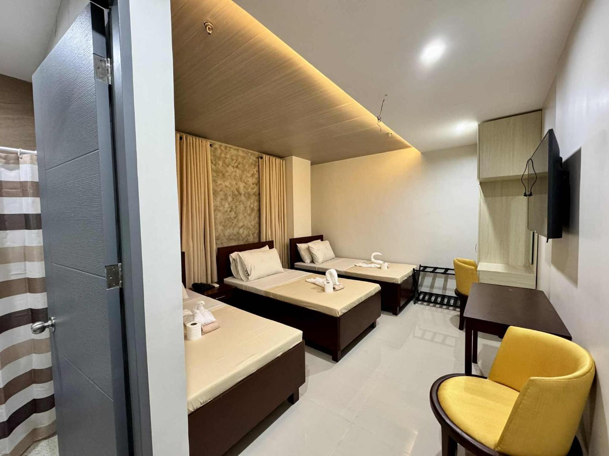 Deluxe Family Room photo 1