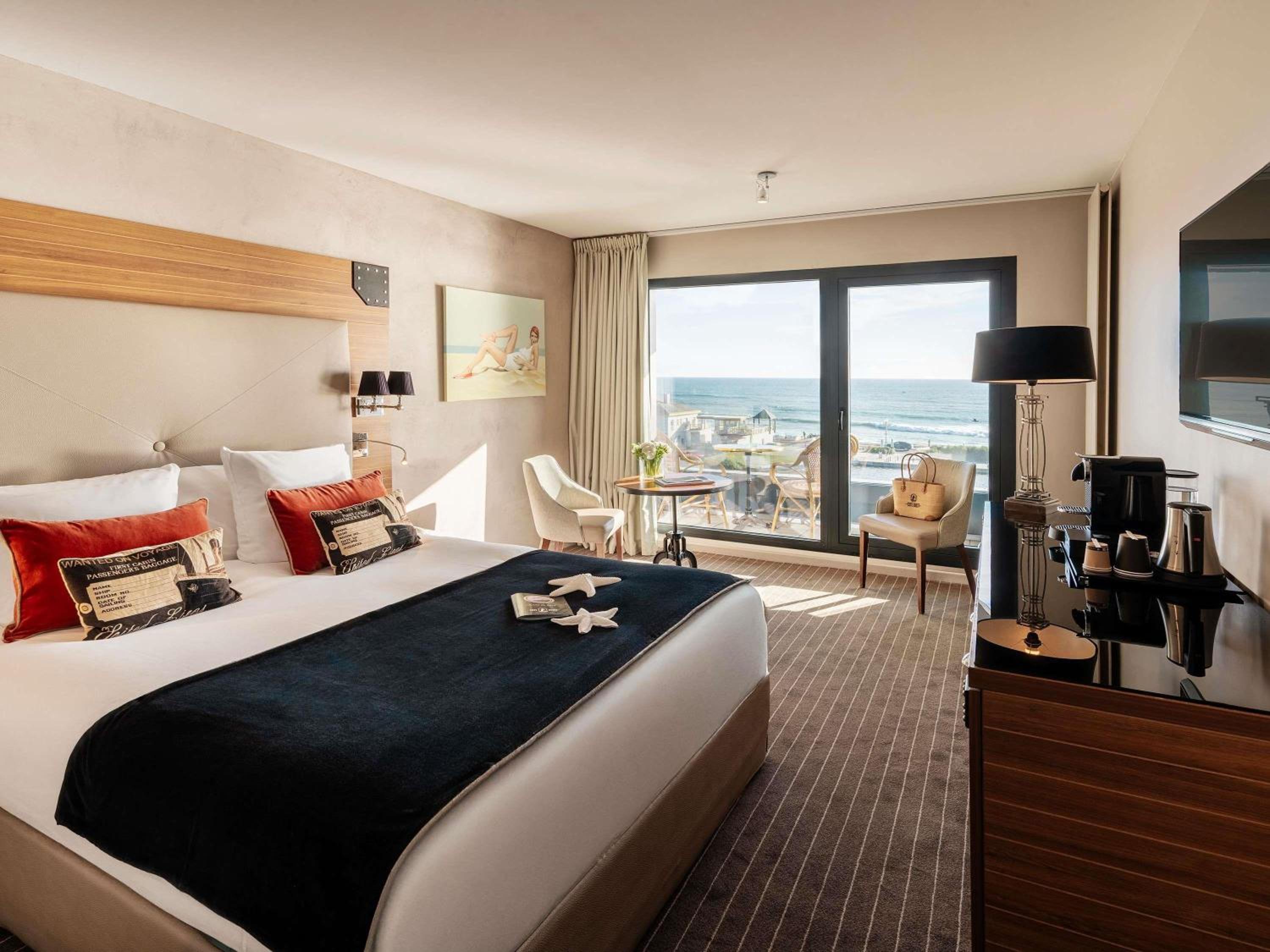 Superior Room with One Queen-Size Bed or Two Single Beds and Balcony - Sea View