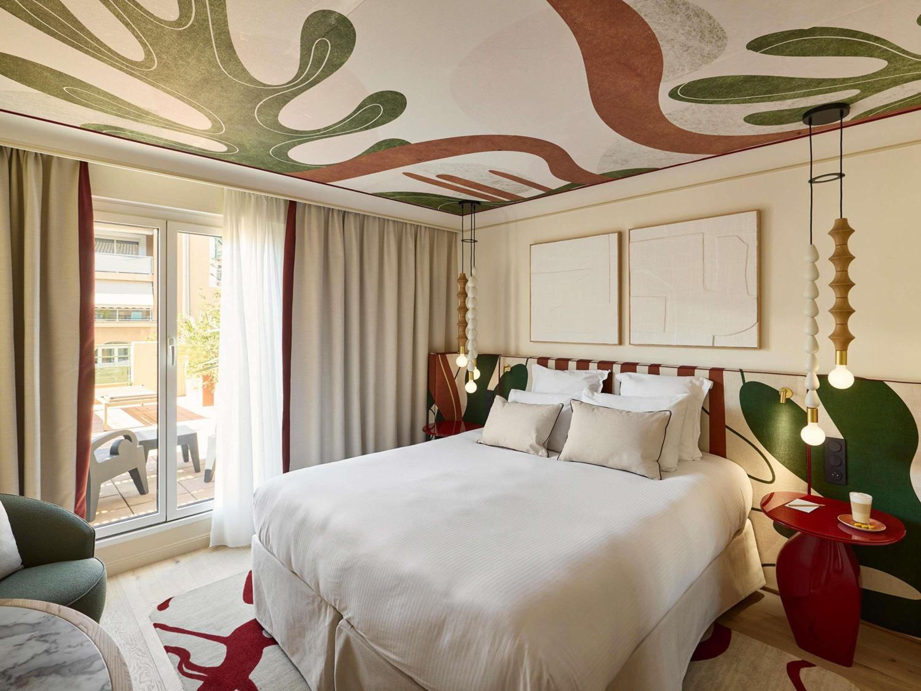 Executive Room with Terrace and Pool view