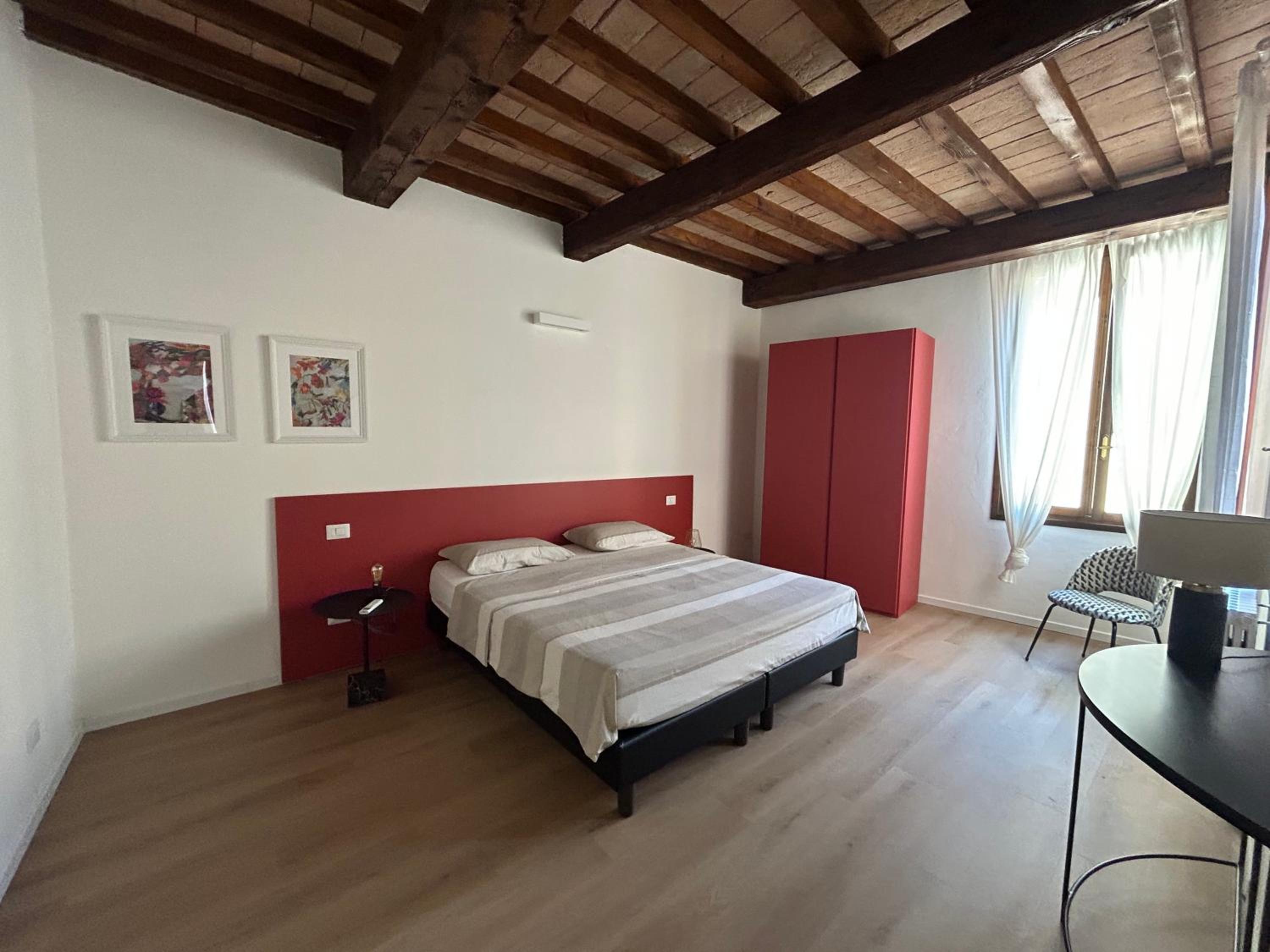 One-Bedroom Deluxe Apartment photo 2