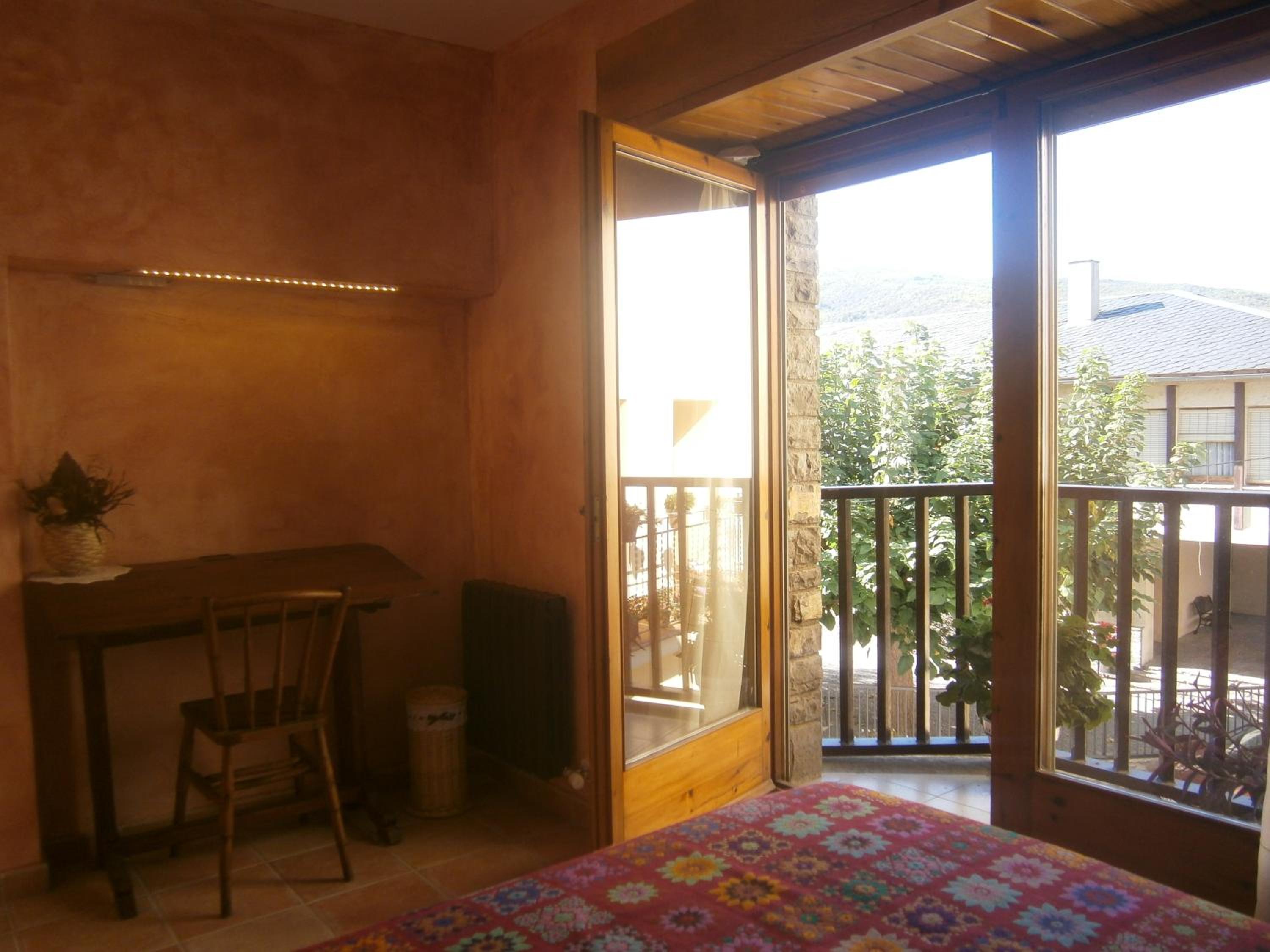 Deluxe Double Room (2 Adults + 1 Child) photo 3