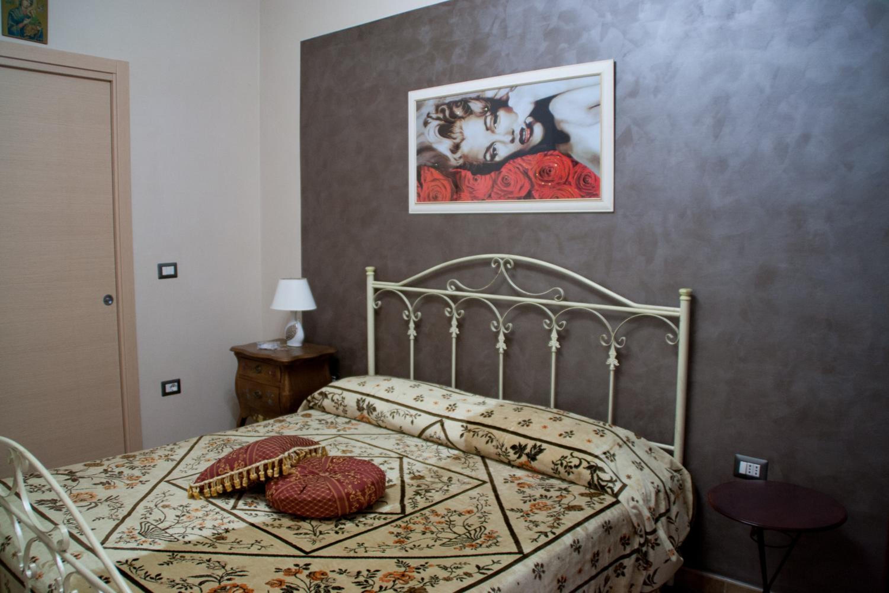Deluxe Room - Photo 2