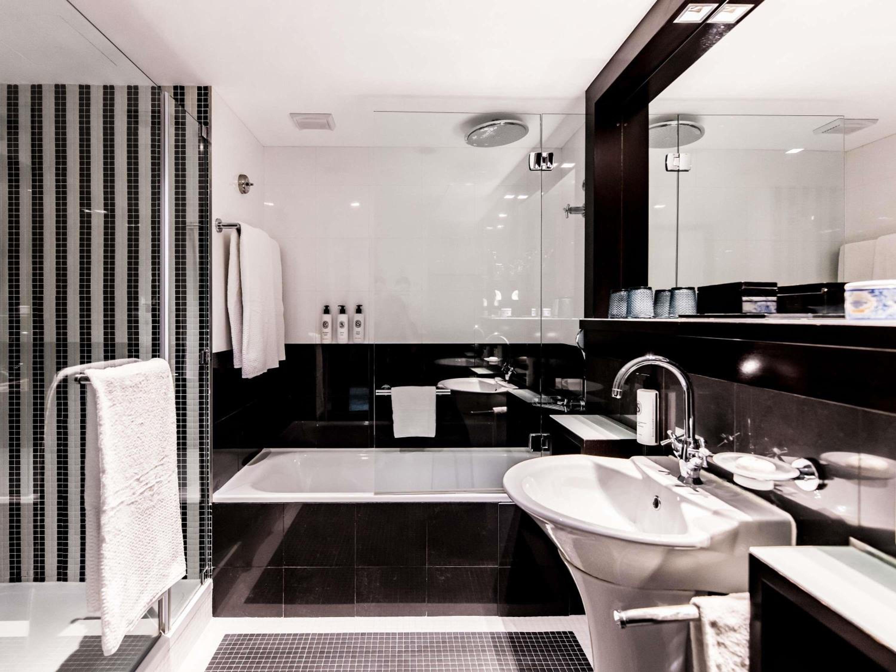 Prestige King Suite - High Floor - Photo 9