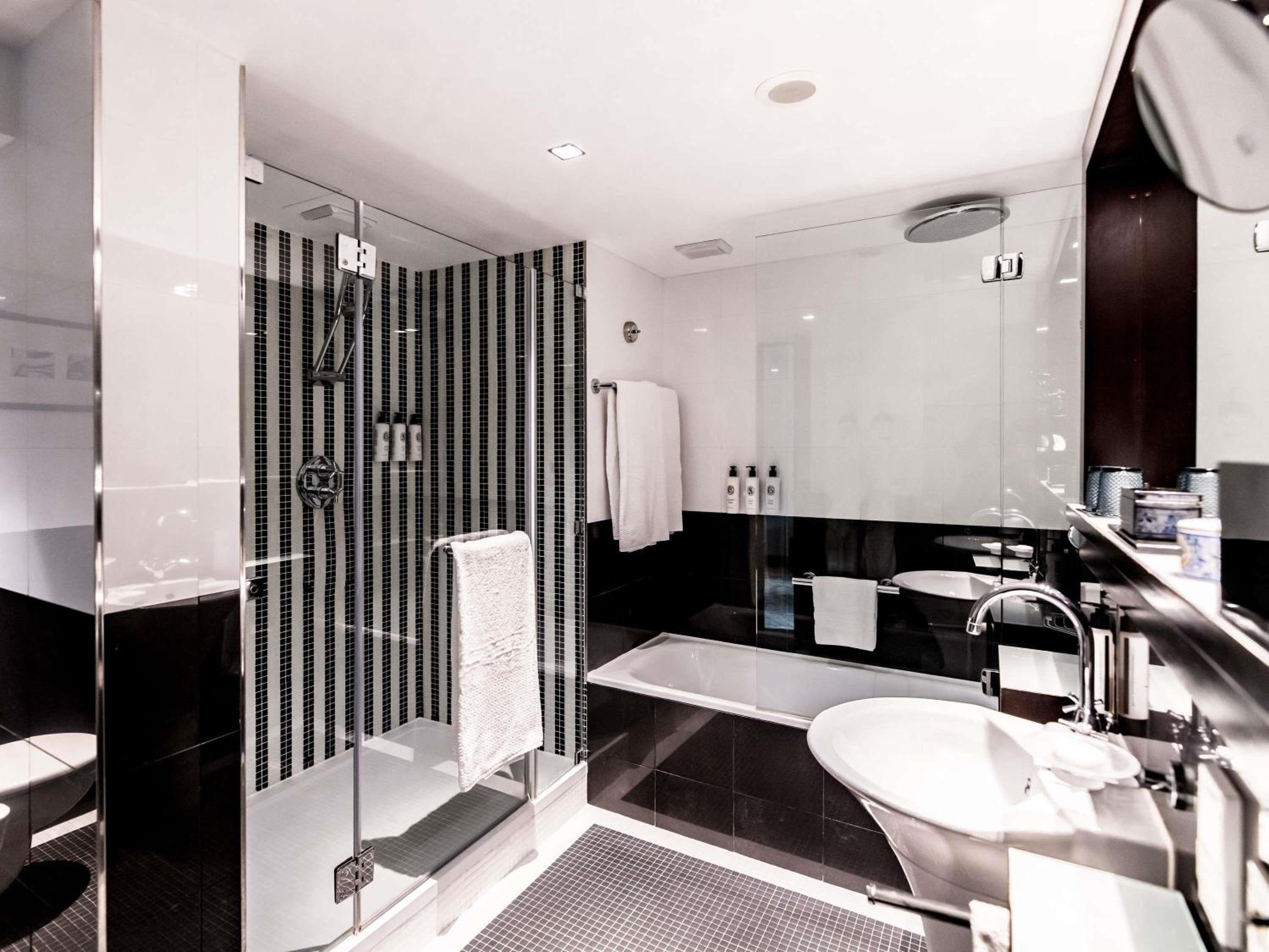 Prestige King Suite - High Floor - Photo 10