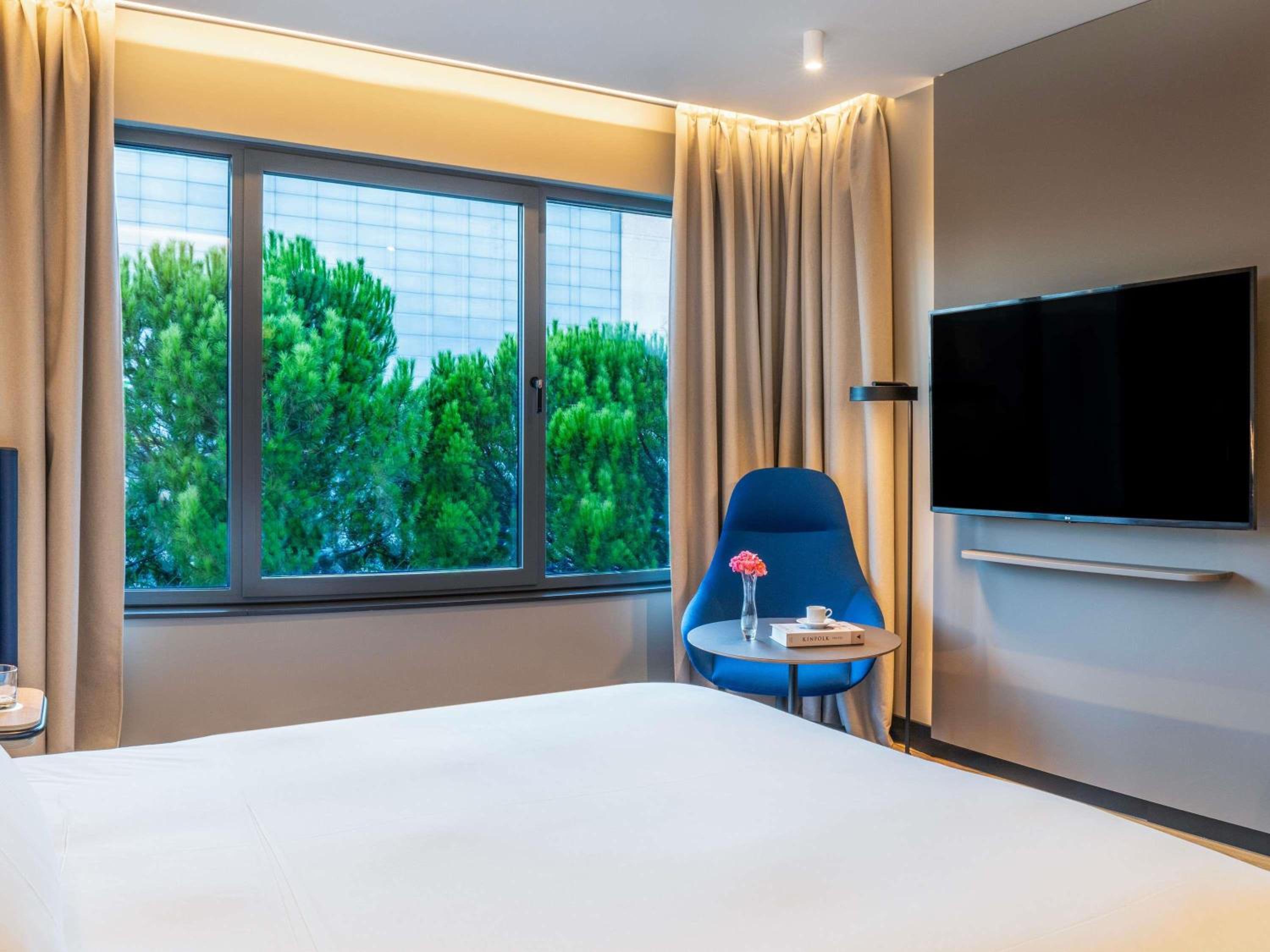 Executive Room with Double Bed and Sofa photo 3