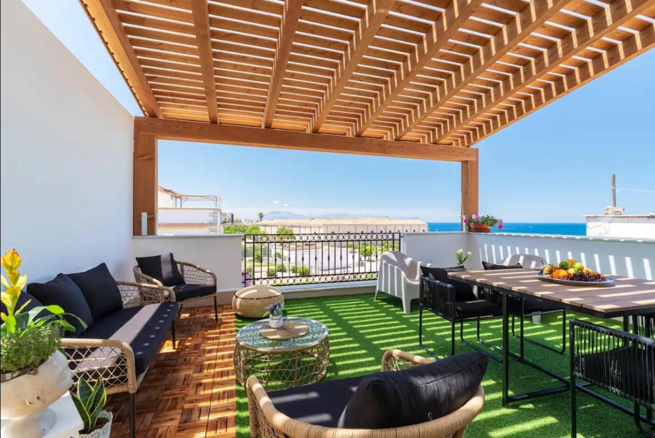 Two-Bedroom Deluxe Apartment with Ocean View photo 2