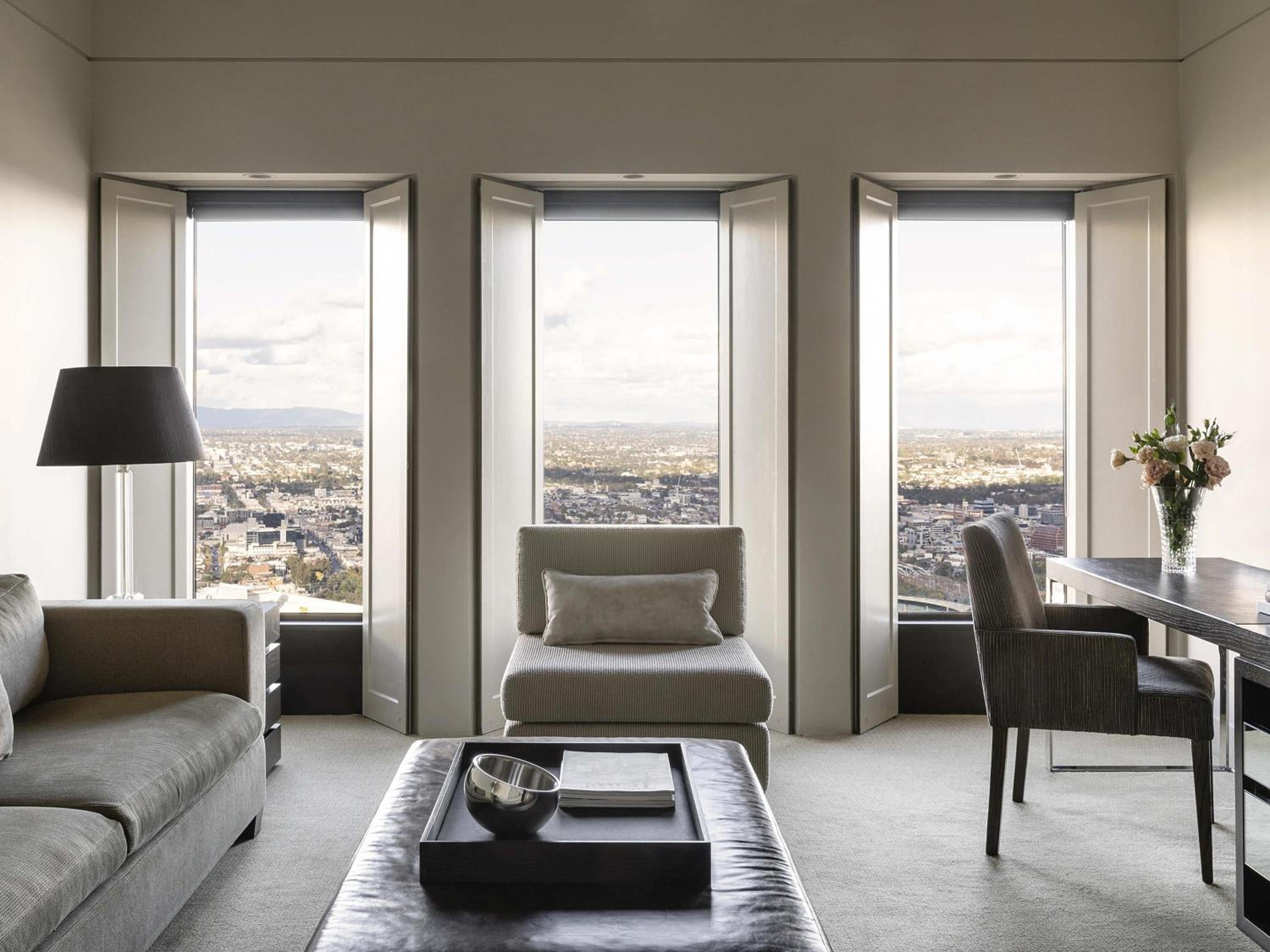 Deluxe King Suite - City Side