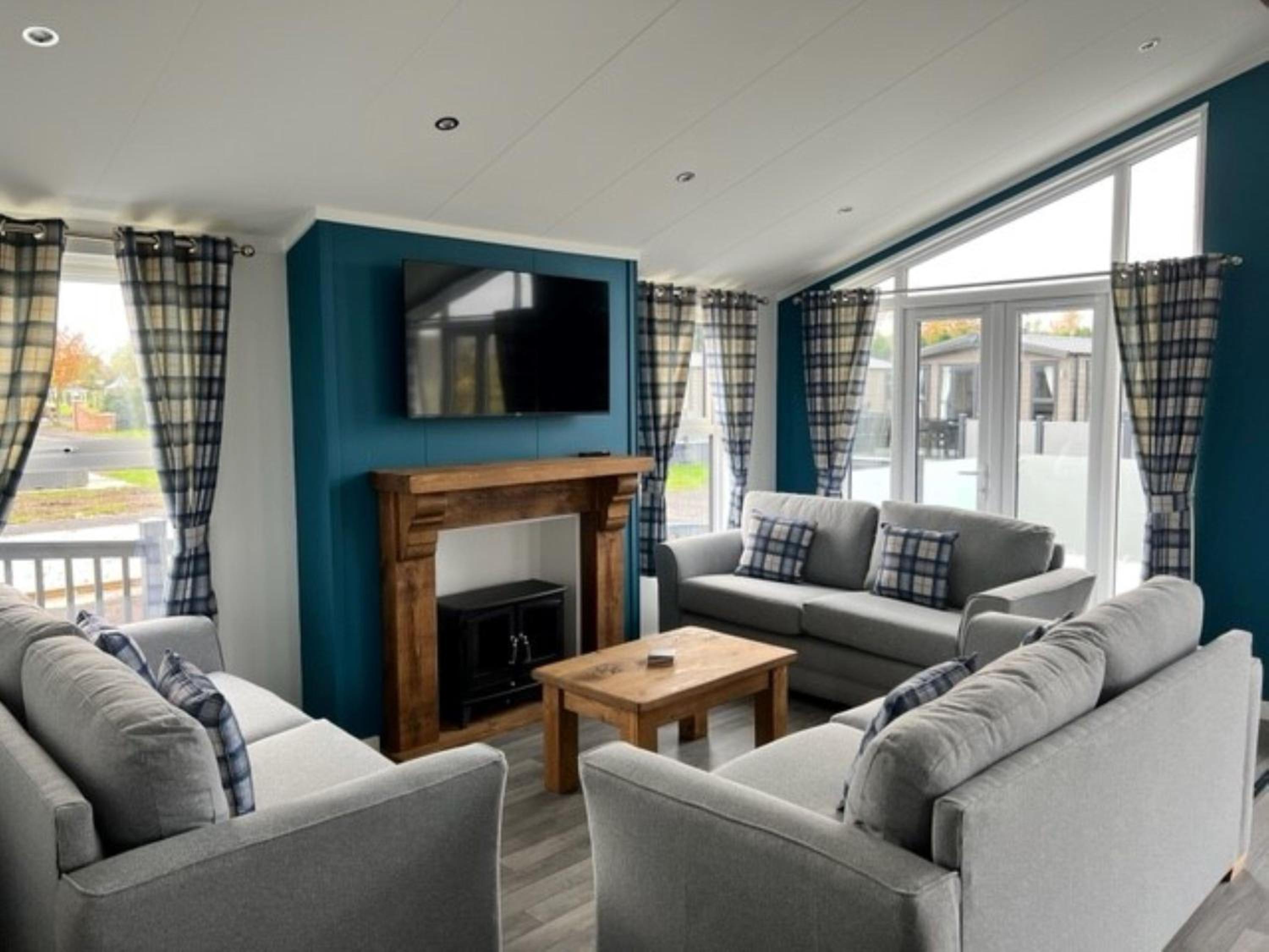 Three-Bedroom Lodge with Hot Tub - Non-Smoking photo 1