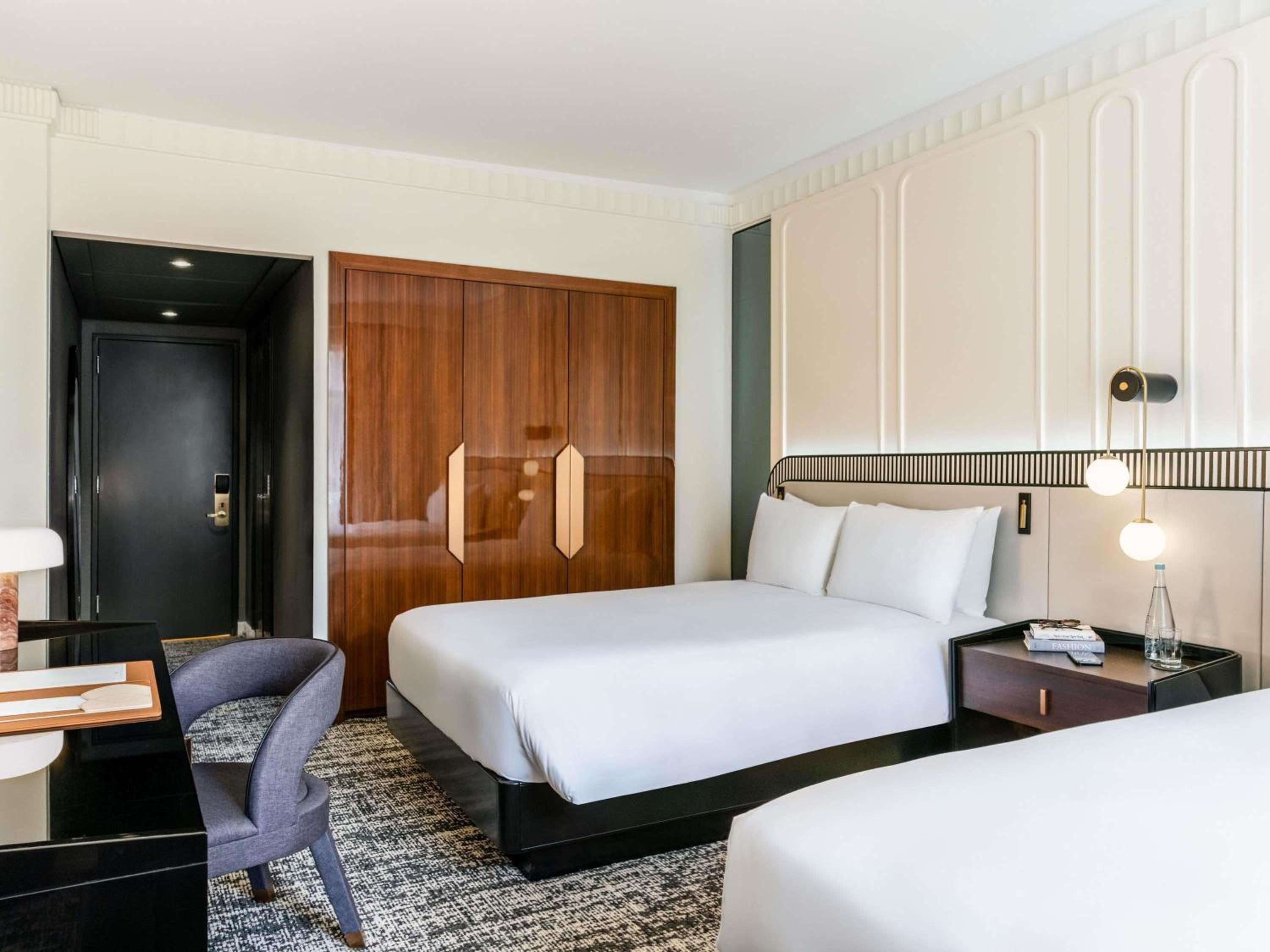 Signature Skyline View 2 Queen Beds 20th floor and up