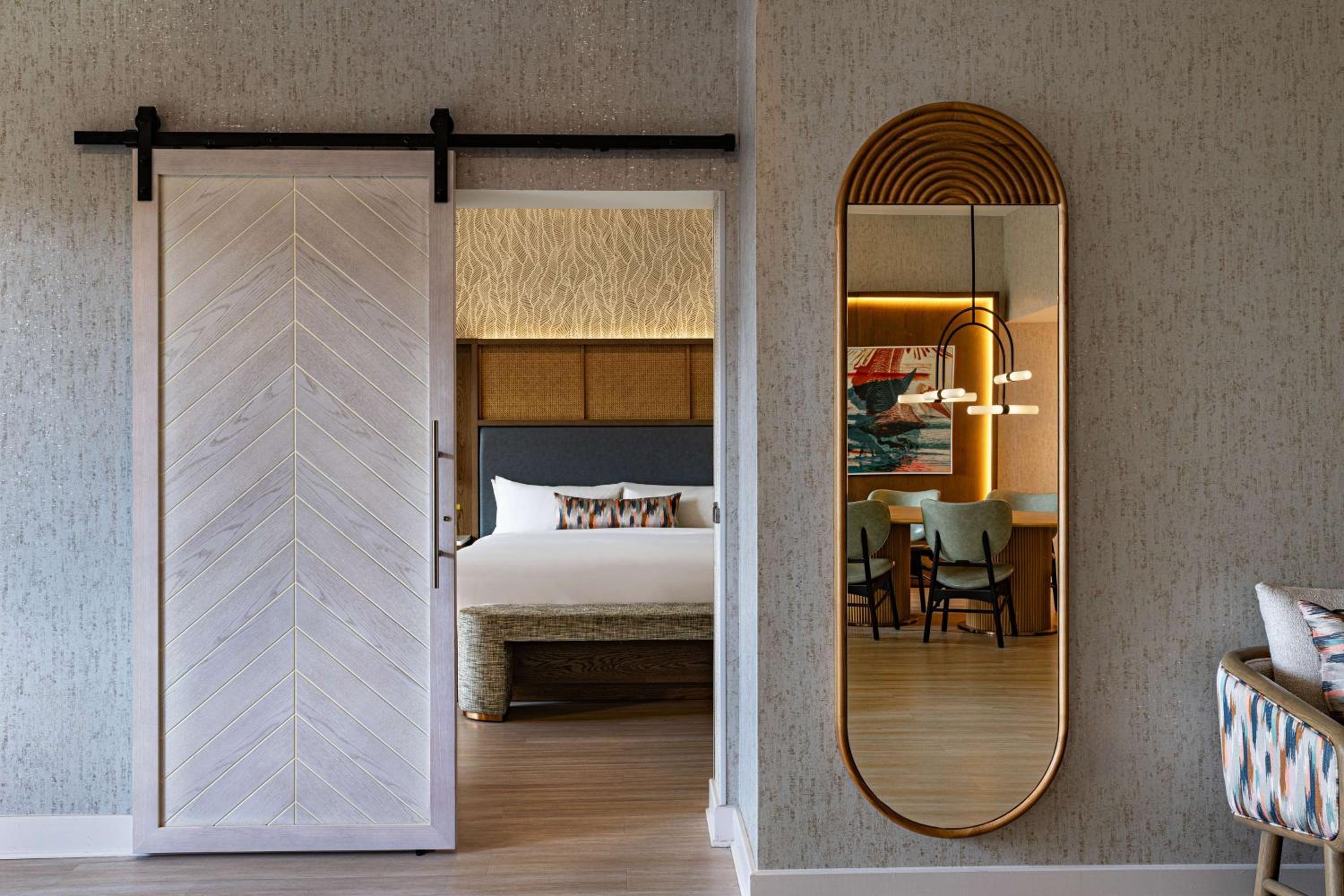 Grand Oak Suite - King