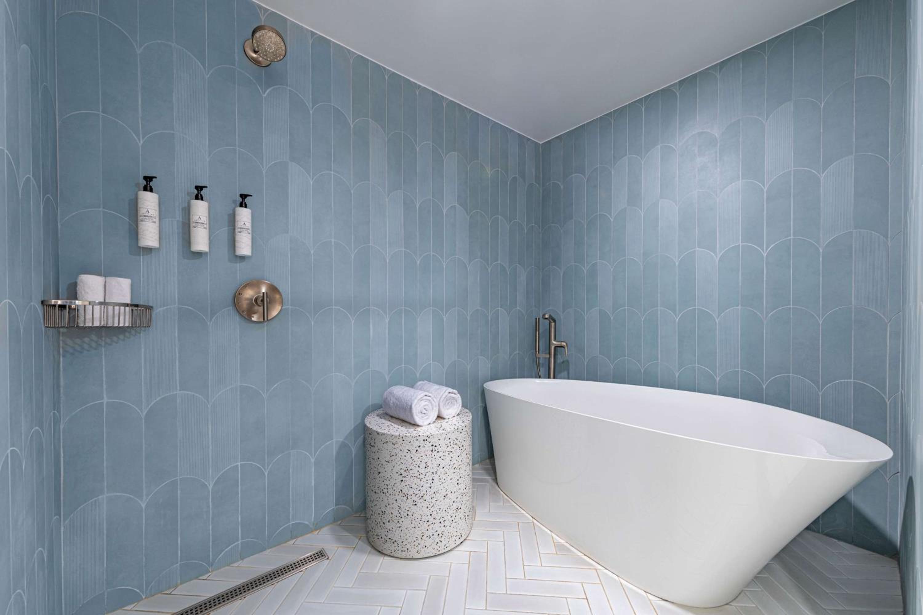 Grand Oak Suite - King thumbnail 6