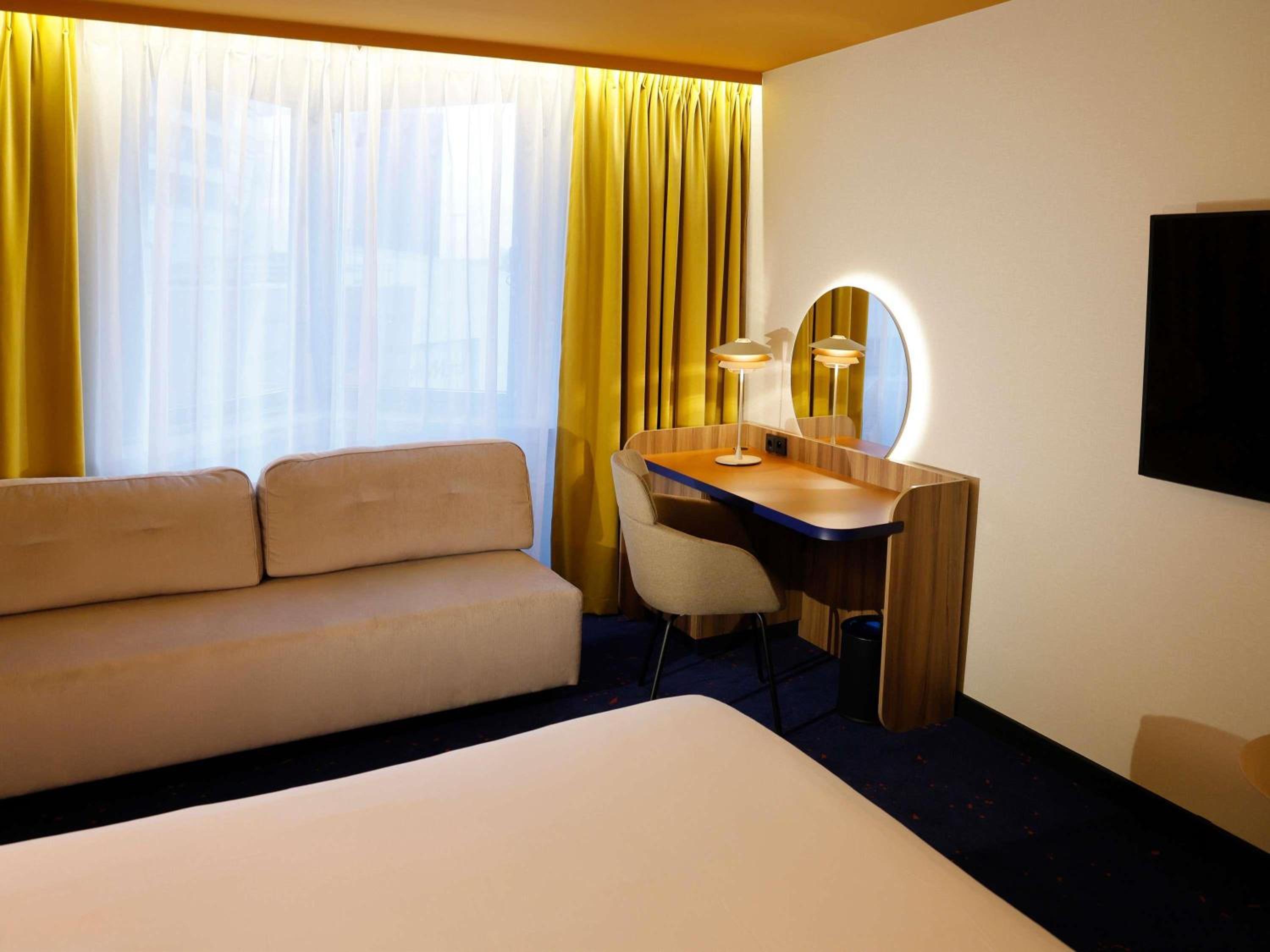 Superior Room with Double Bed and Sofa - Photo 6
