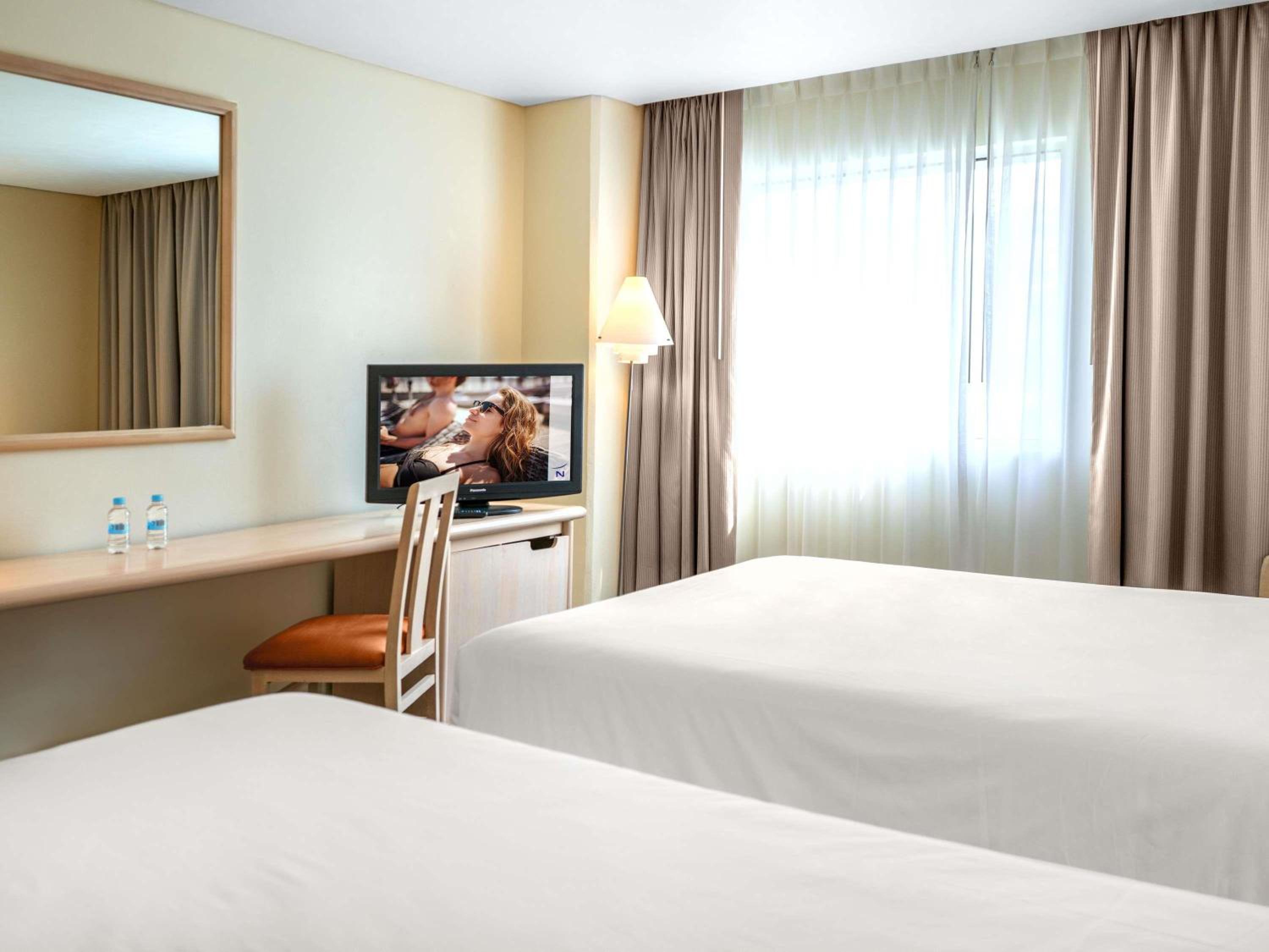 Standard Double Room with Two Double Beds - Photo 5
