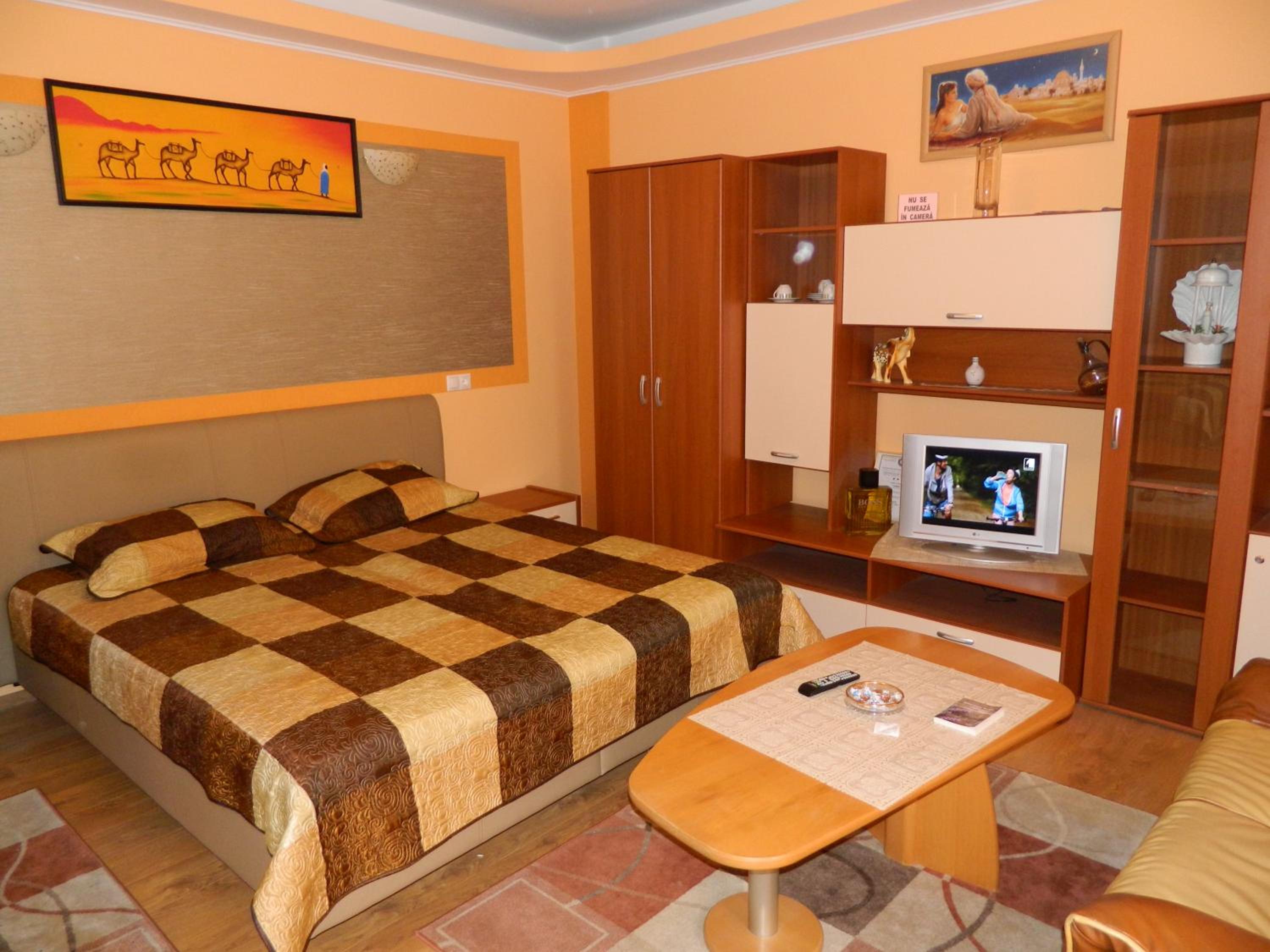 One-Bedroom Apartment photo 1