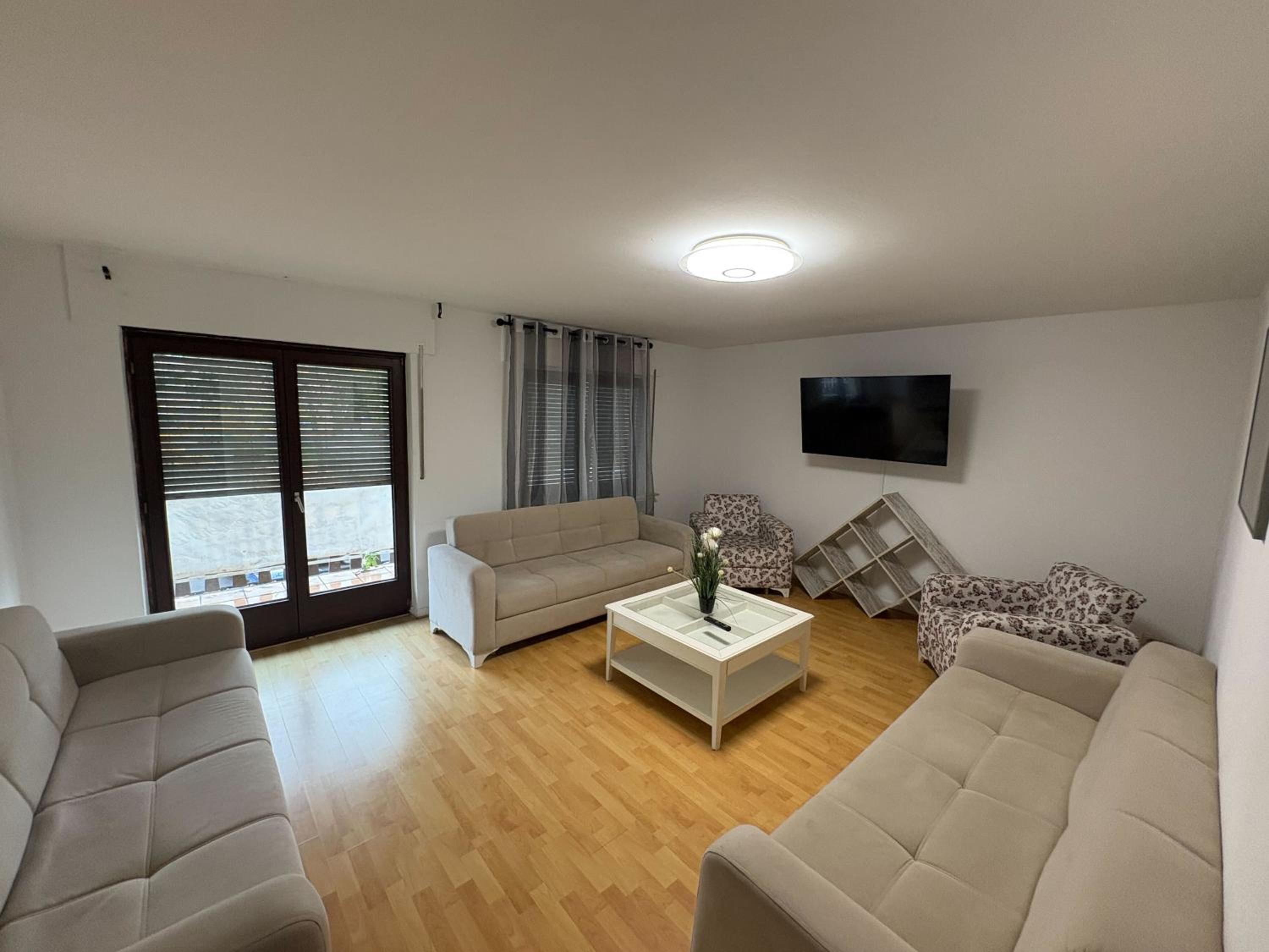 Apartment photo 2