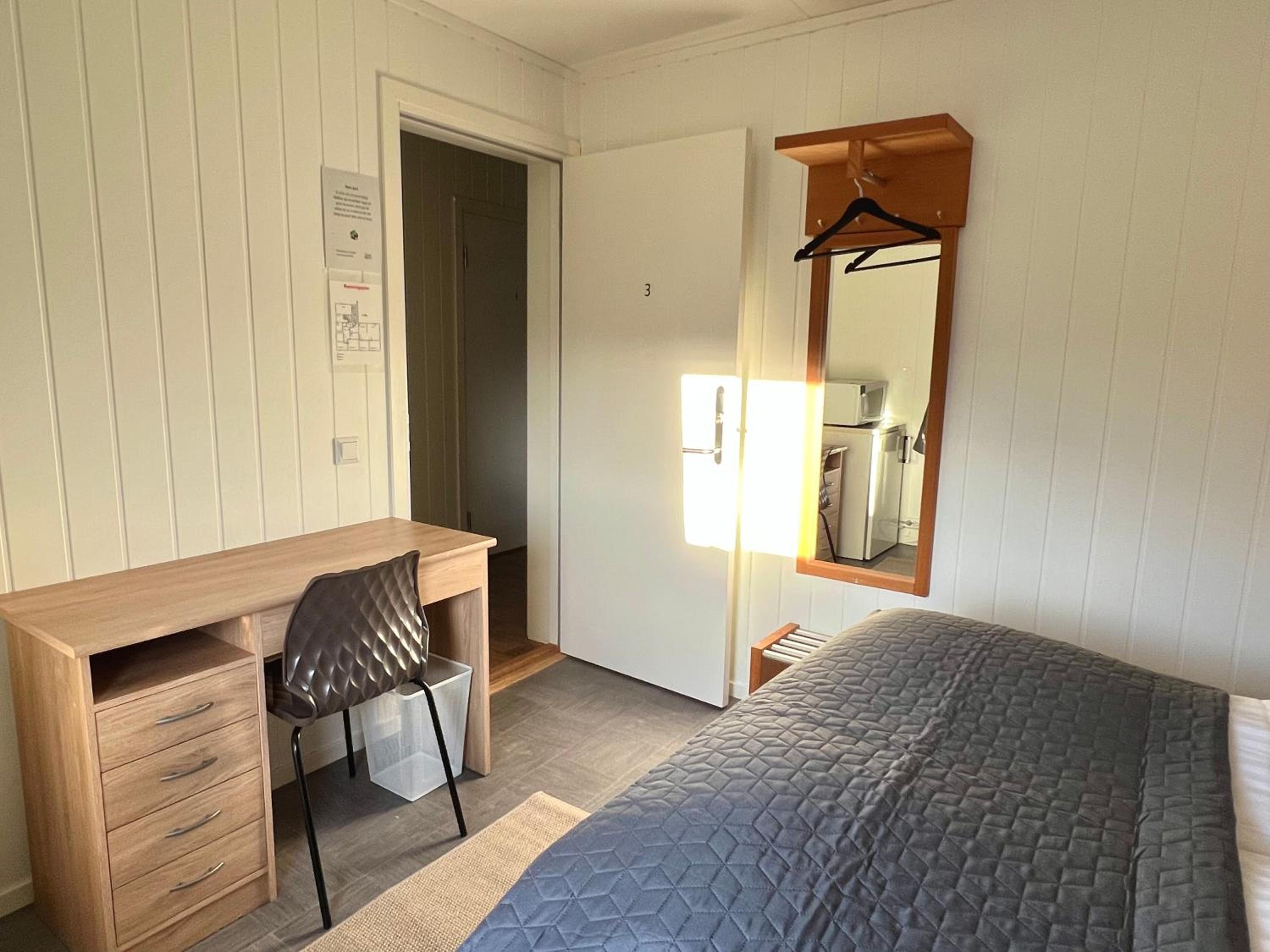 Double Room with Shared Bathroom photo 2
