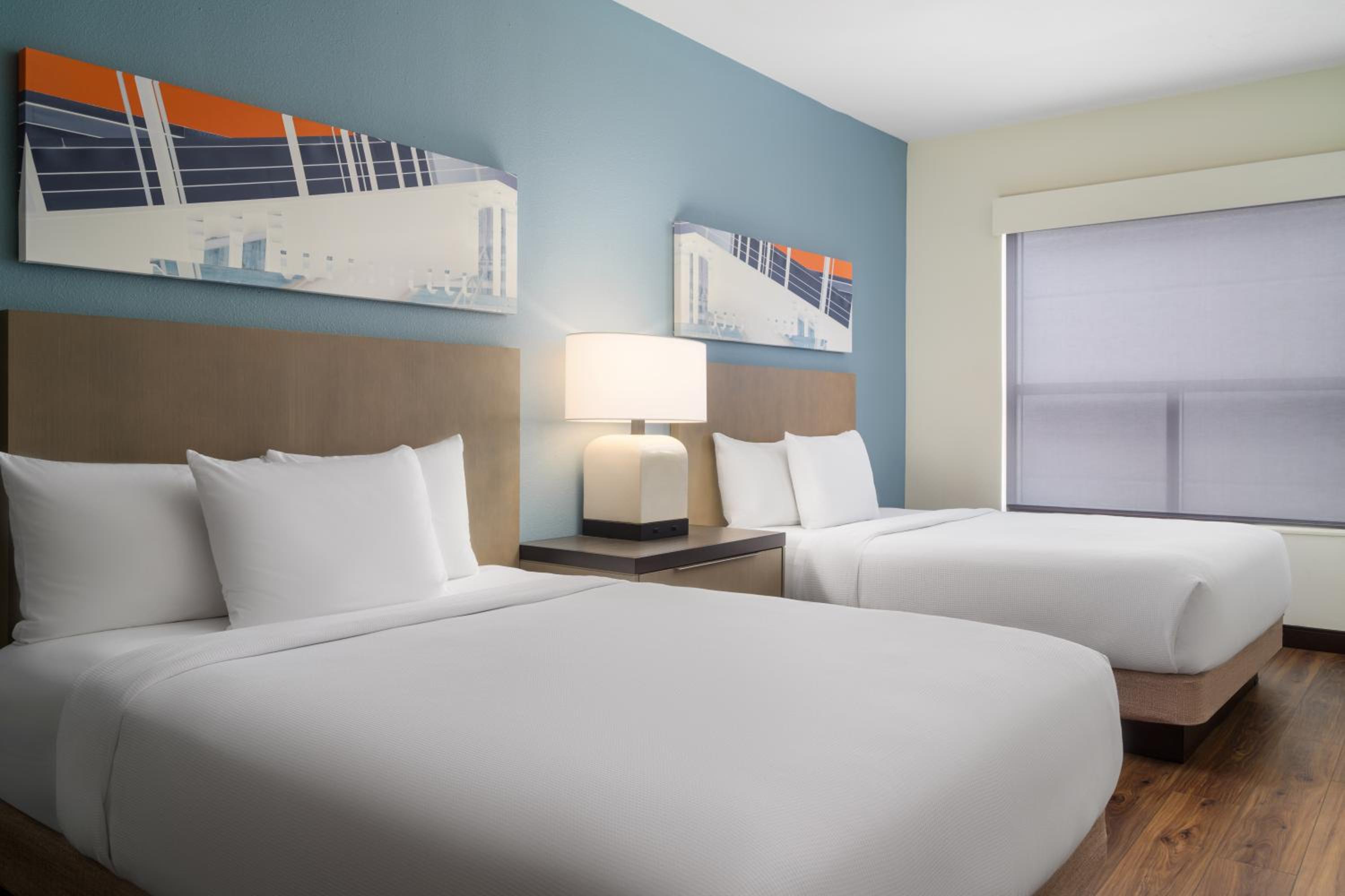 One-Bedroom Queen Suite with Sofa Bed and Kitchen