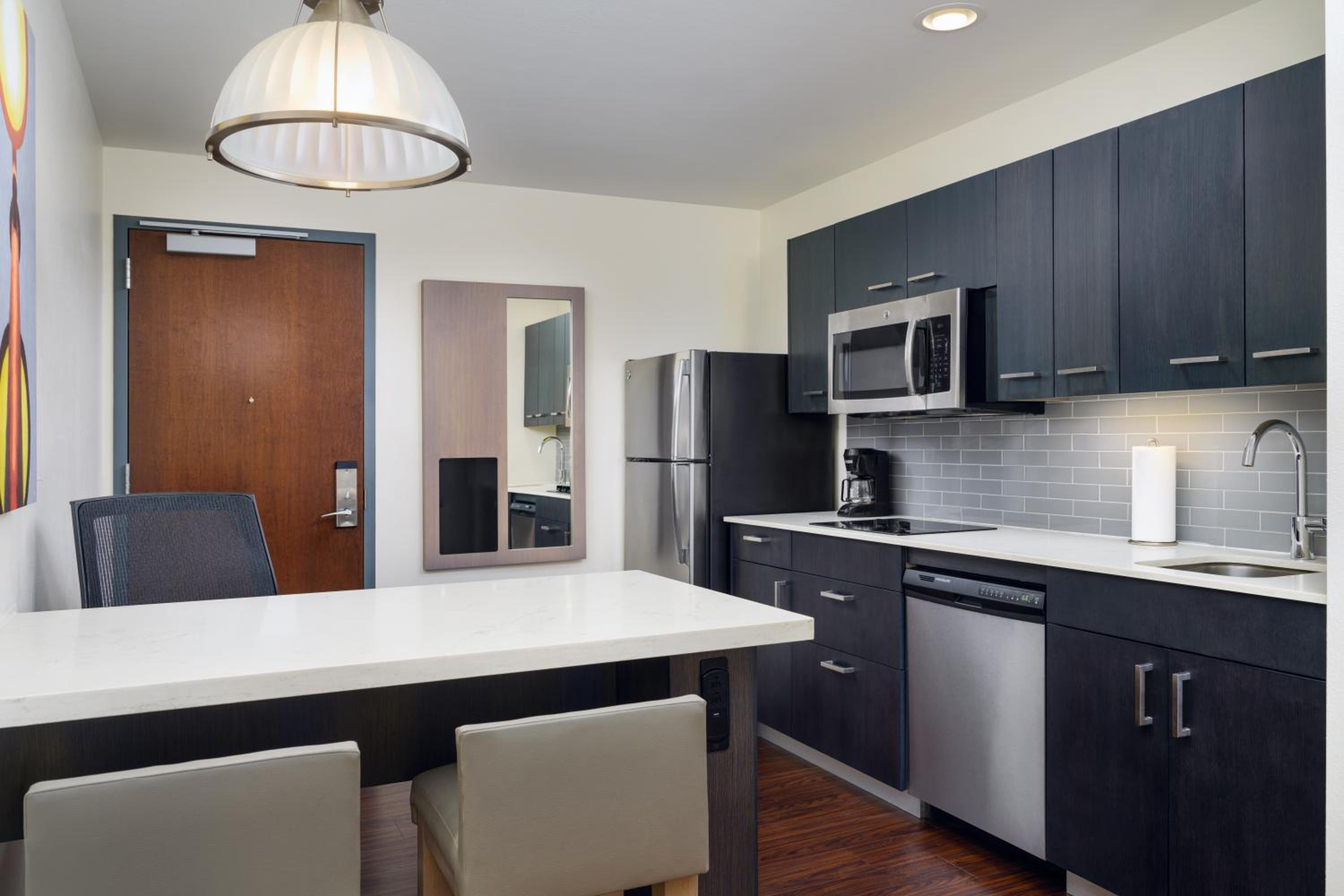 One-Bedroom Queen Suite with Sofa Bed and Kitchen