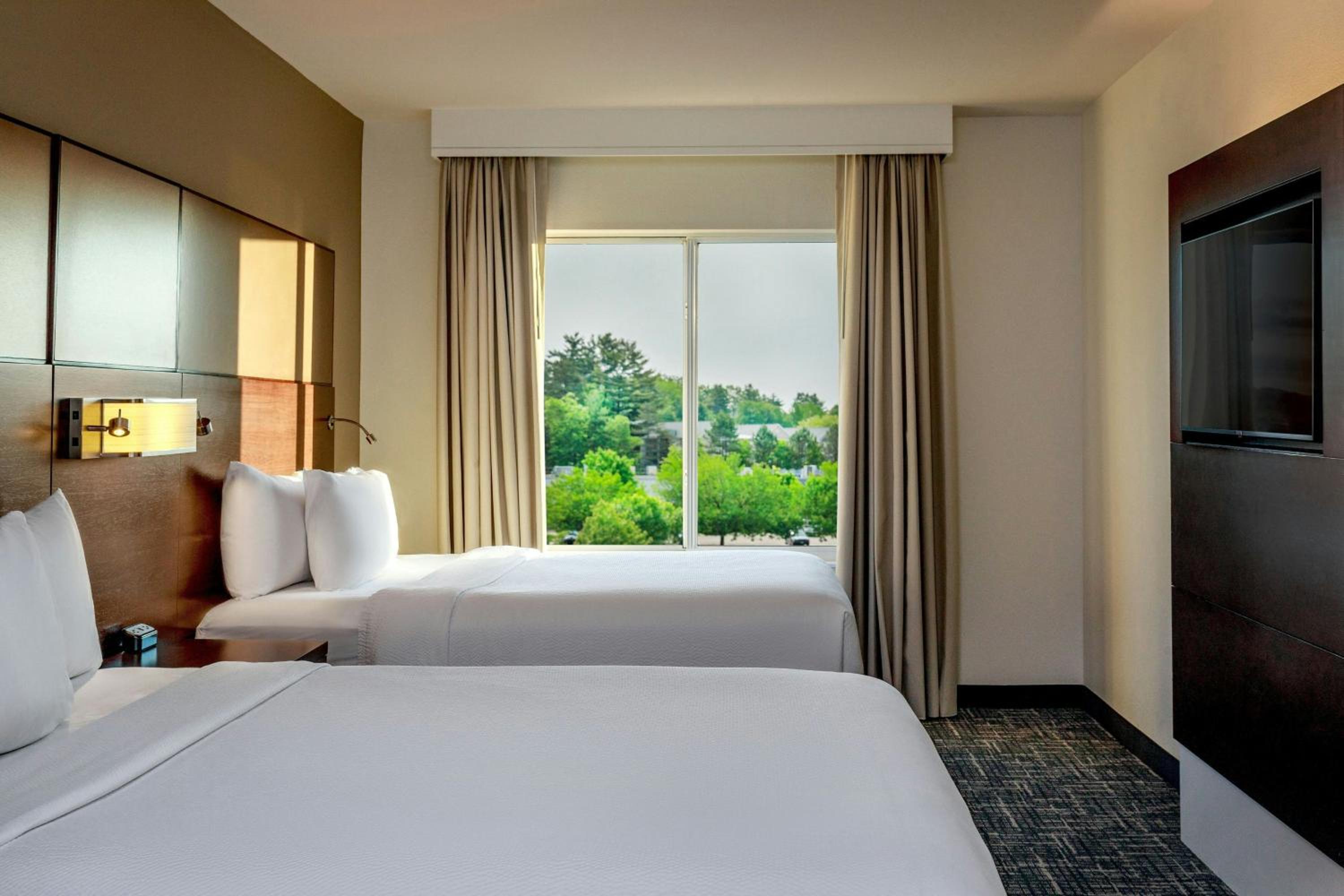One-Bedroom Suite with Two Queen Beds with Sofa Bed and Roll-In Shower - Mobility and Hearing Accessible photo 3