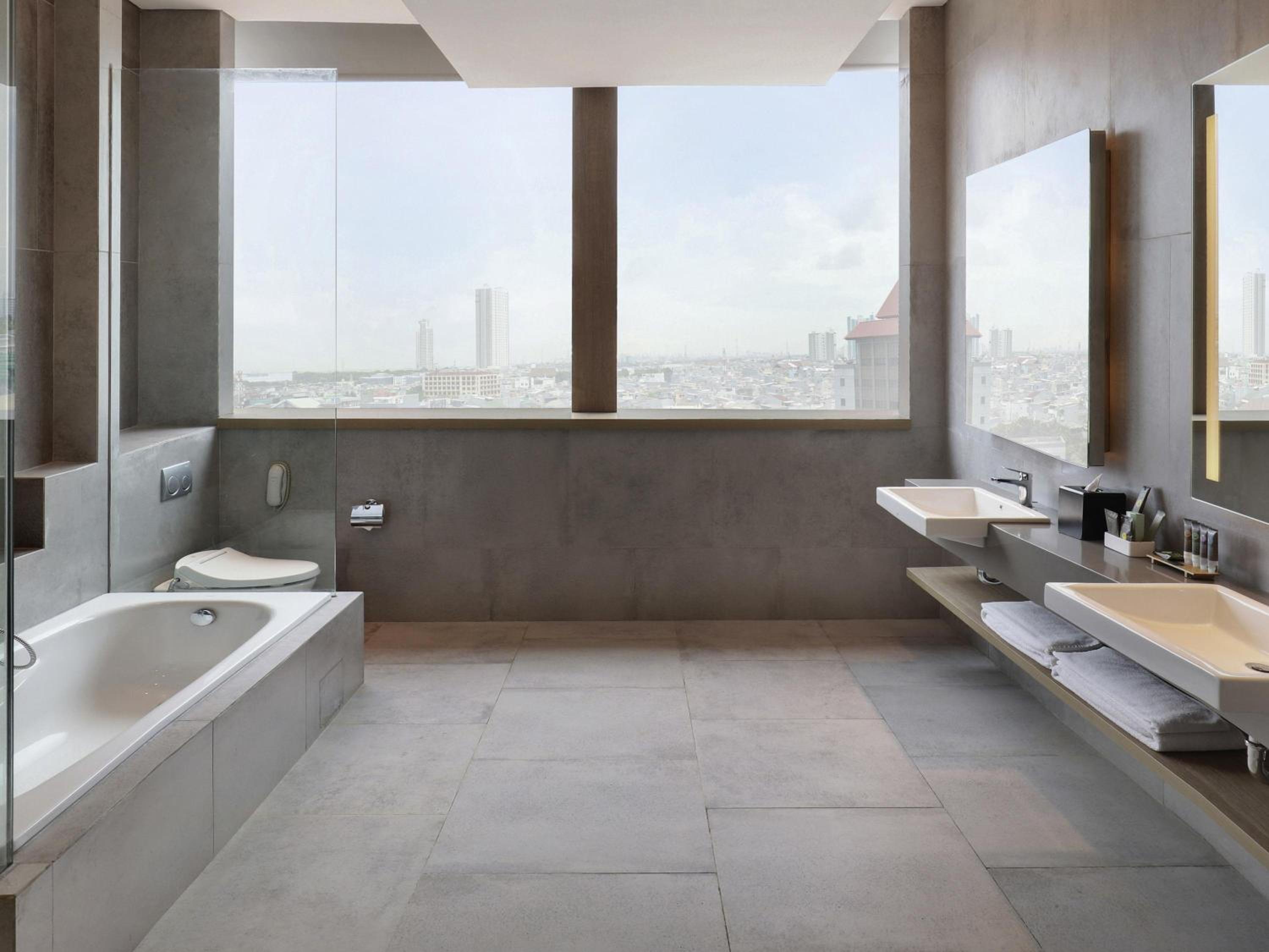 Executive Suite - Photo 3