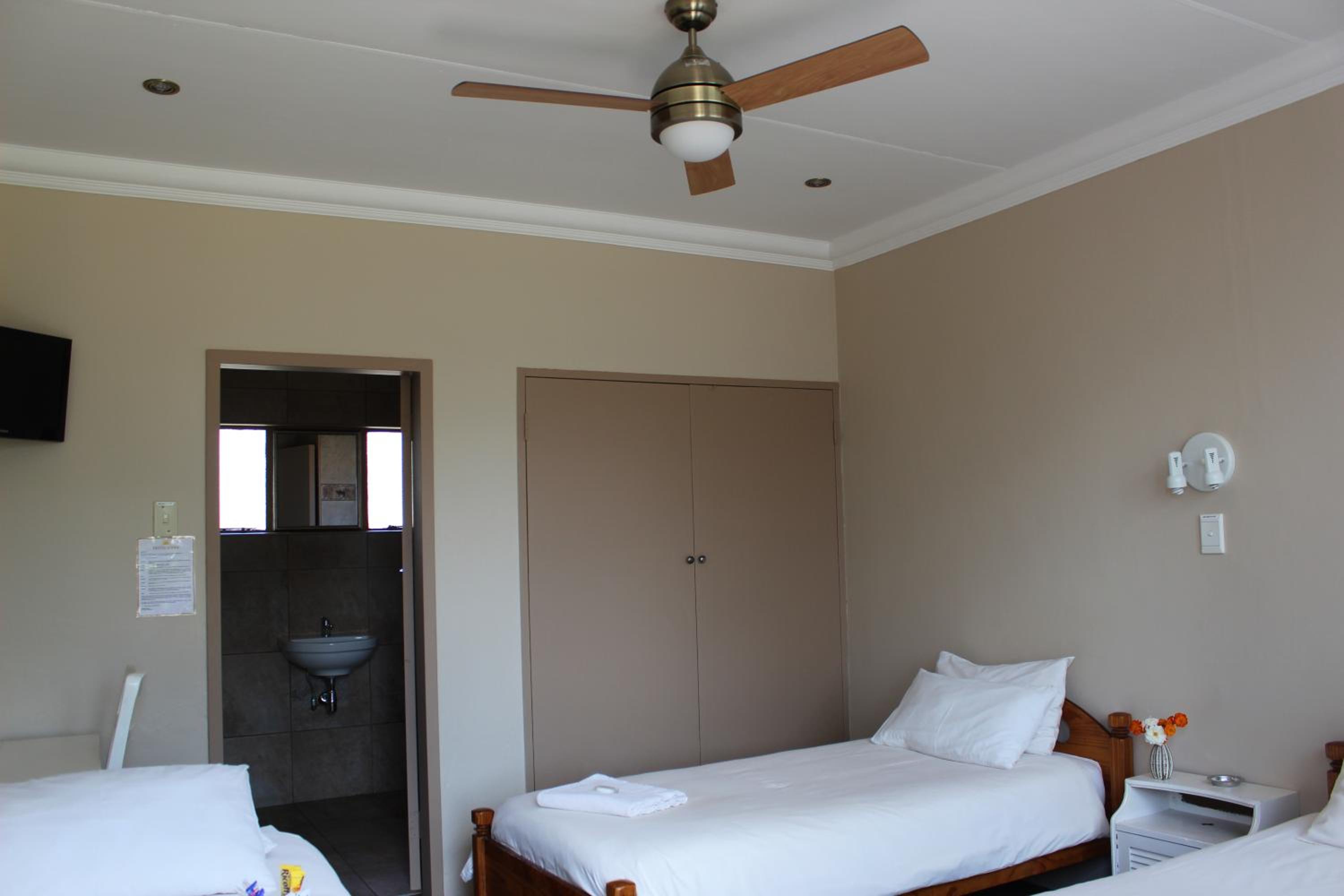 Triple Room with Shower - Photo 3