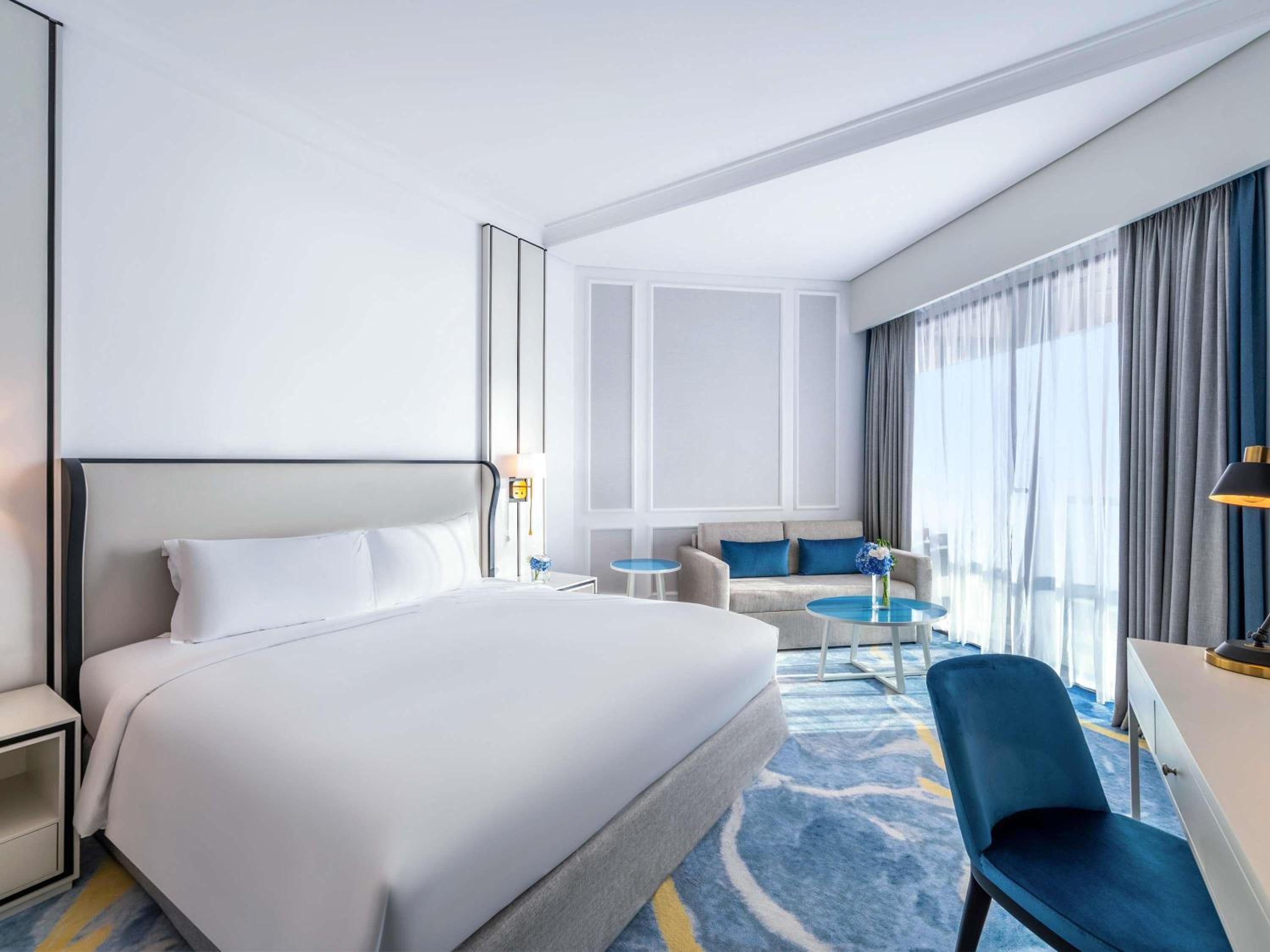 Superior King Room with Partial Sea View - Pool Access photo 3