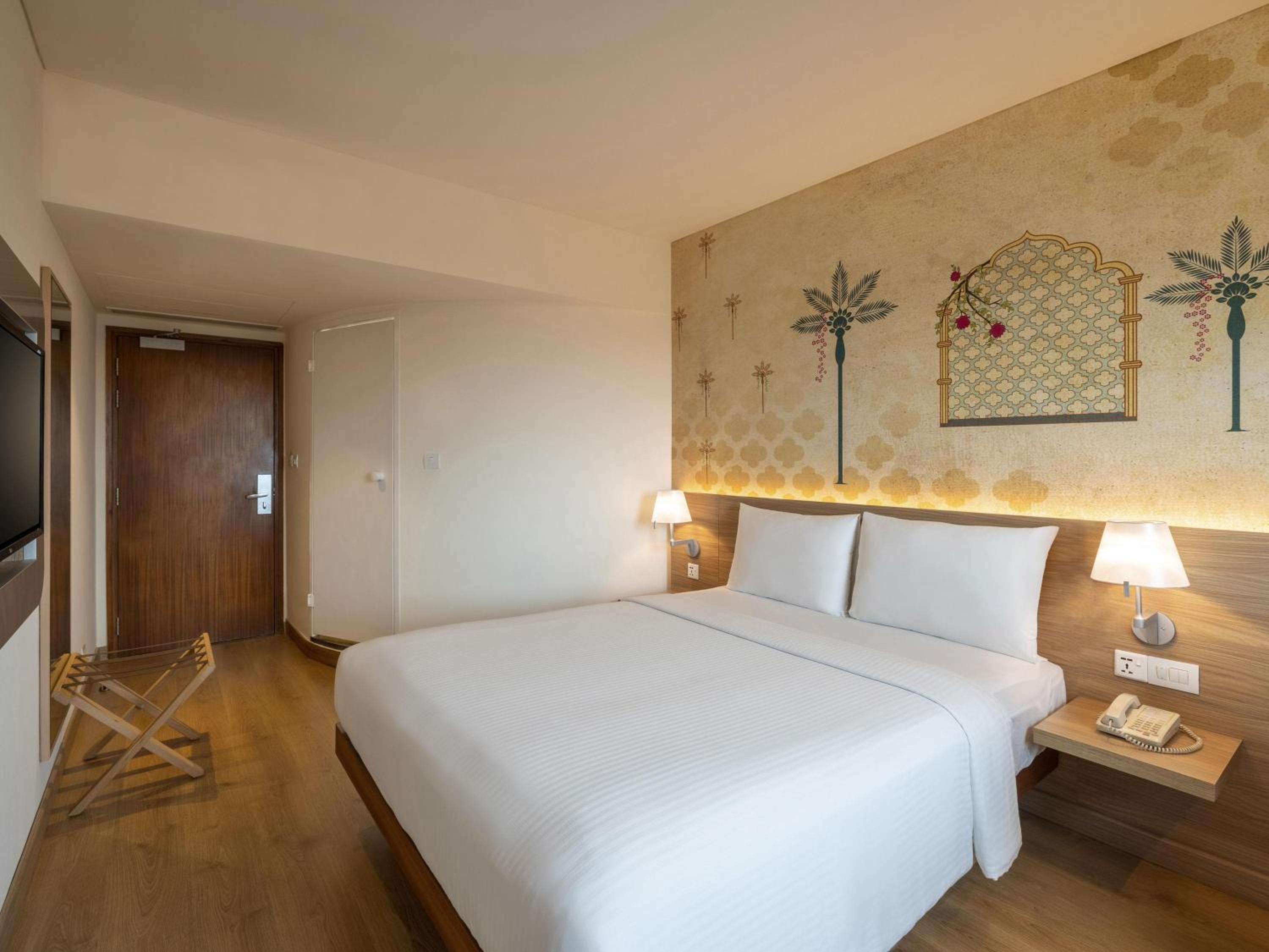 Superior Queen Room City View with Complimentary Airport Transfers , 20% discount on Food & Soft Beverages , 2 Pcs of Laundry per stay and 1 drought beer per person per stay  - Photo 5