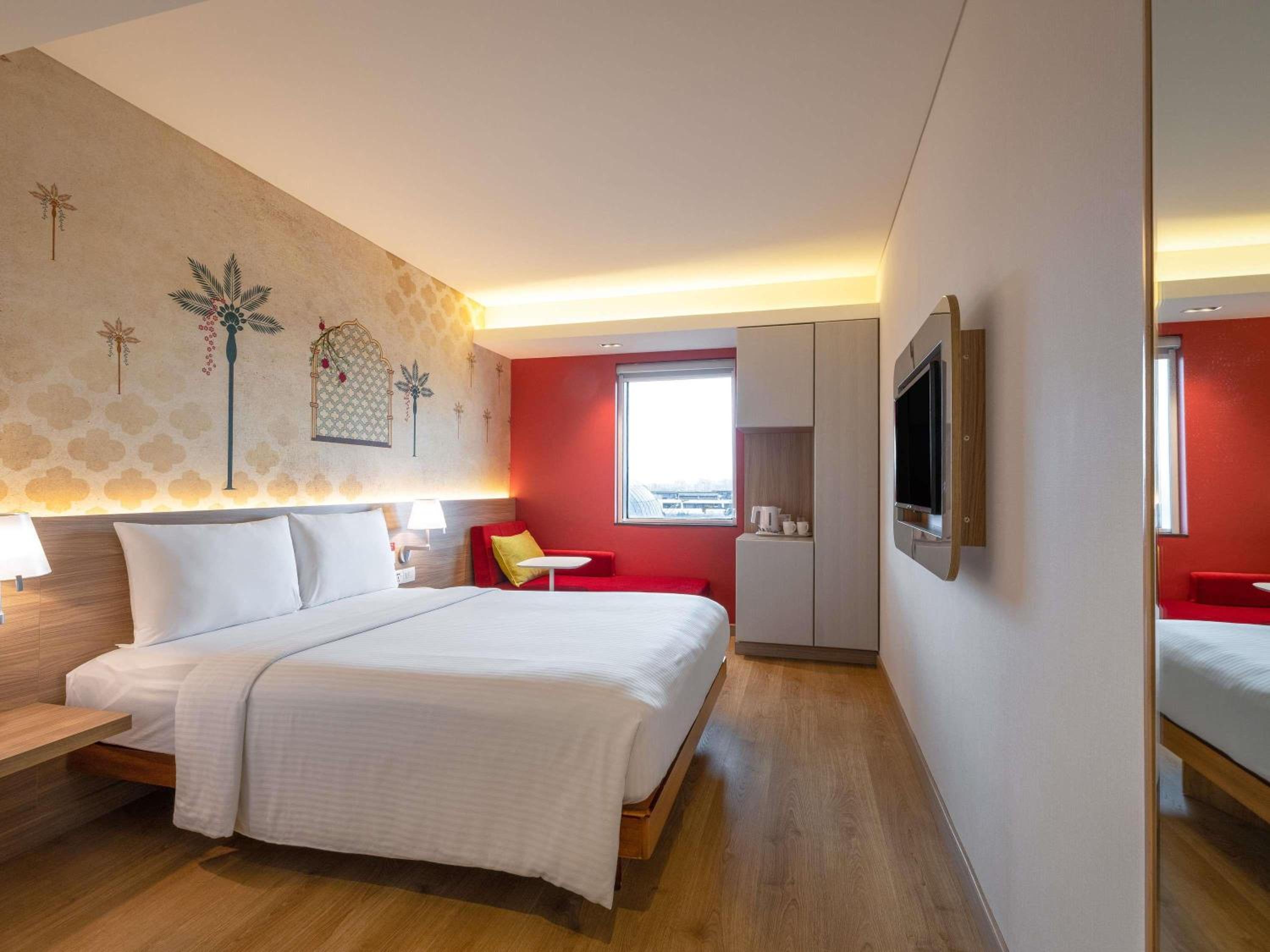 Superior Queen Room City View with Complimentary Airport Transfers , 20% discount on Food & Soft Beverages , 2 Pcs of Laundry per stay and 1 drought beer per person per stay  - Photo 6