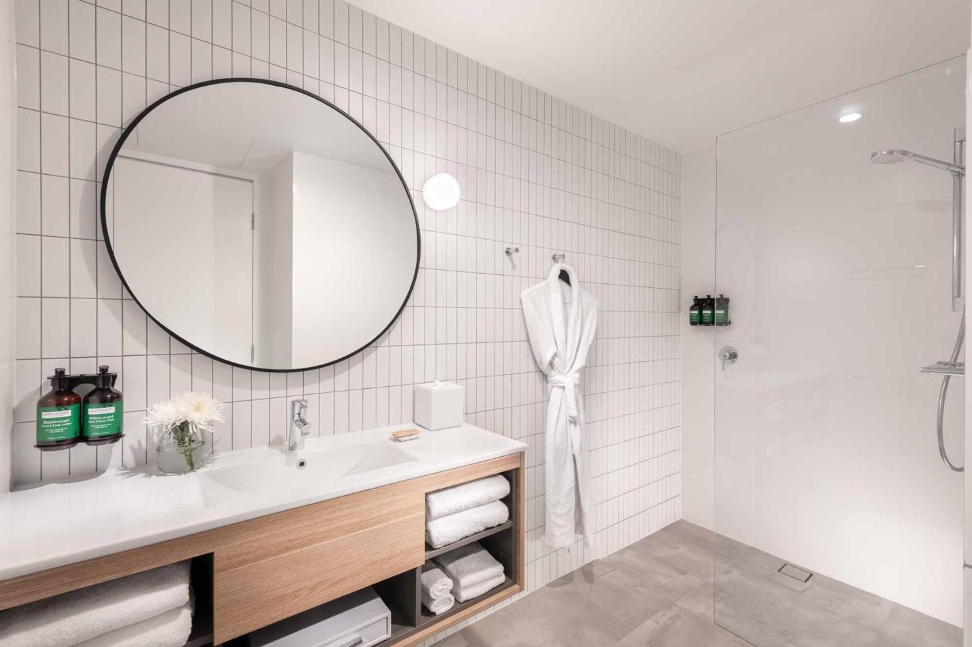 Premium Corner King Room with Adelaide Hills View