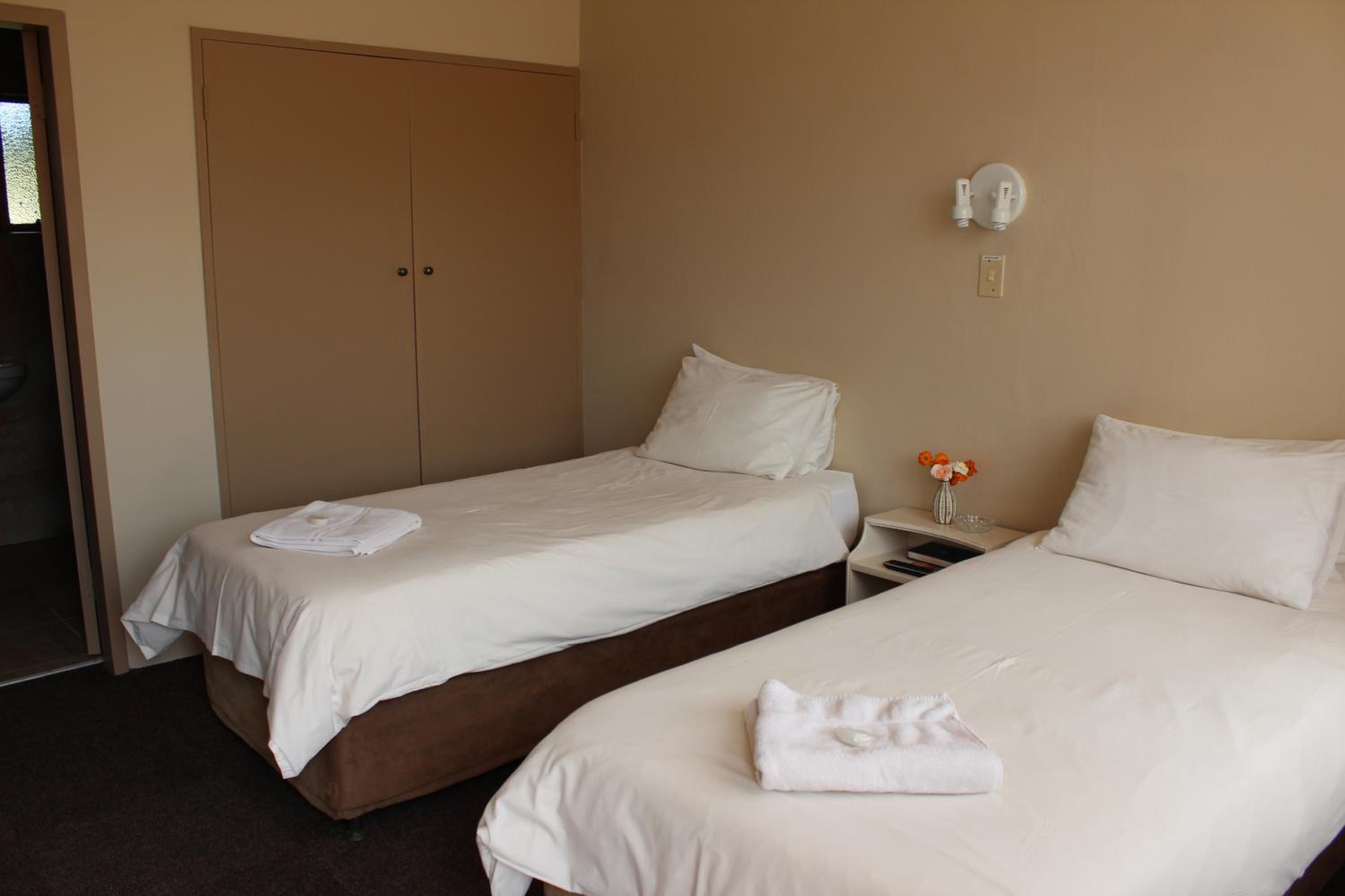 Standard Twin Room - Photo 1