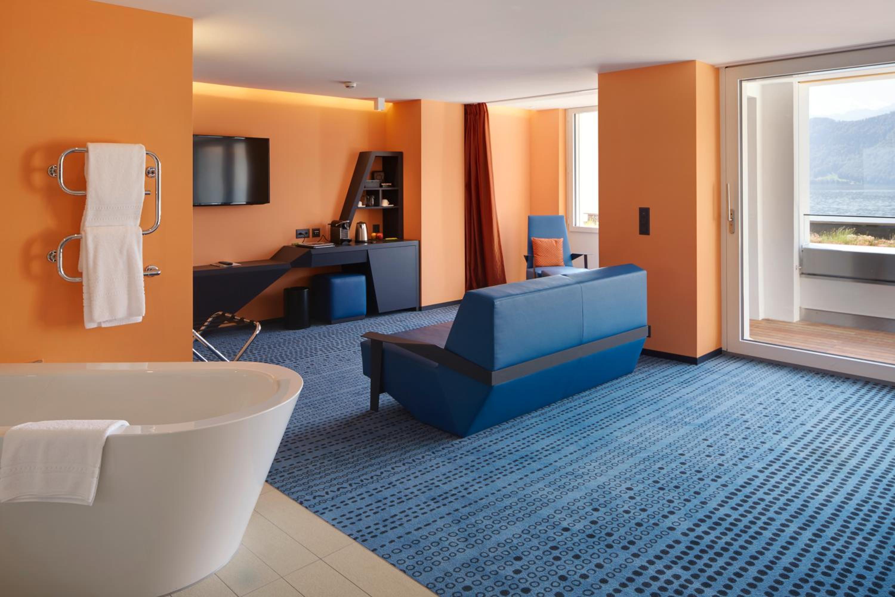 Junior Suite with Lake View - Photo 1