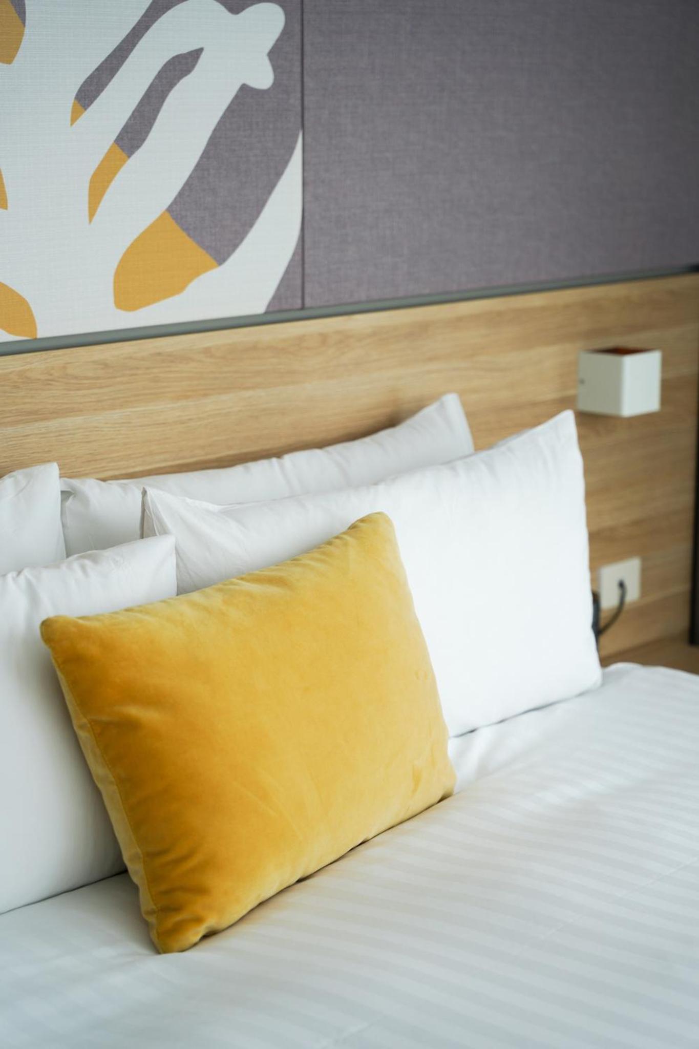 Premium Corner King Room with Adelaide Hills View
