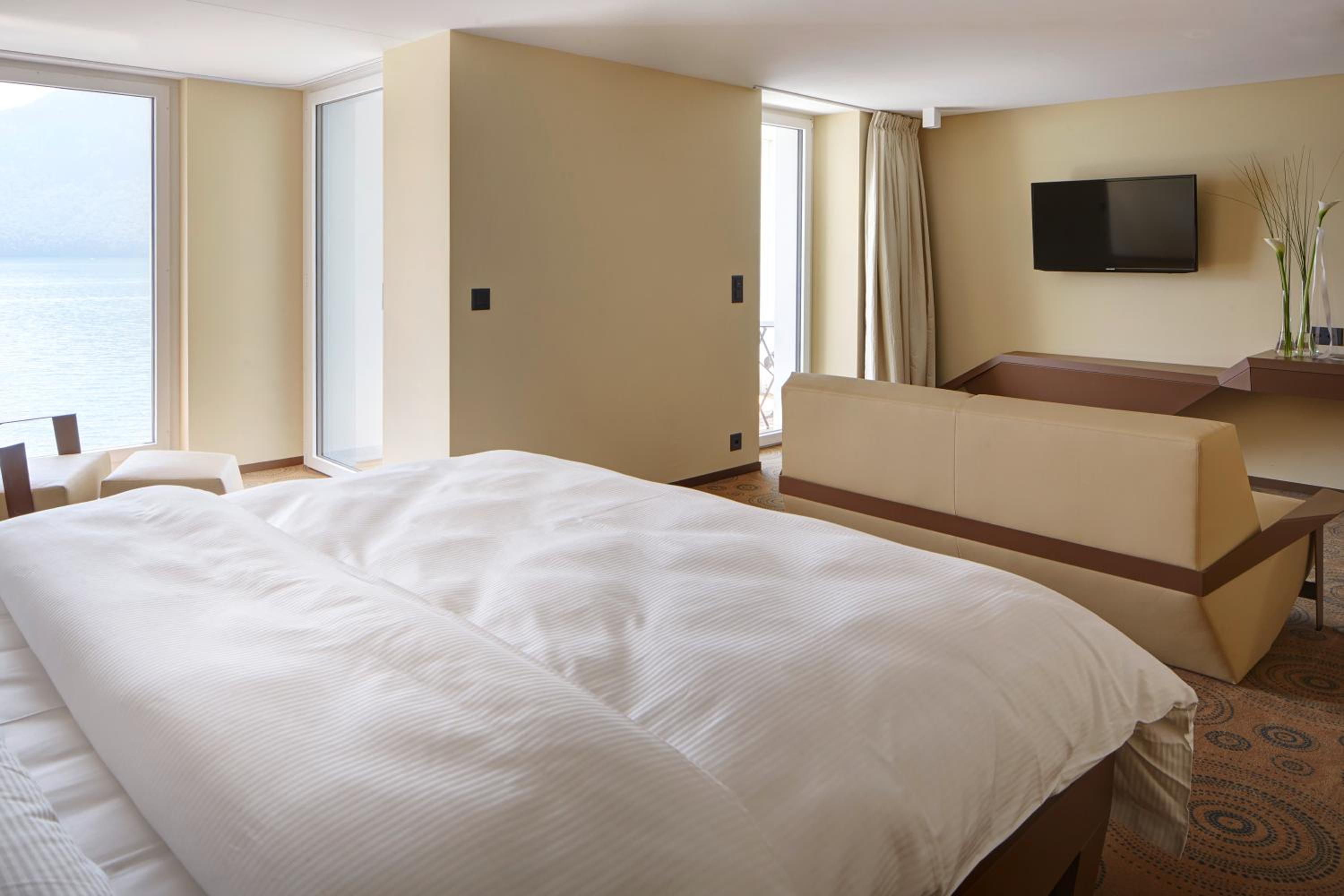 Junior Suite with Lake View - Photo 7