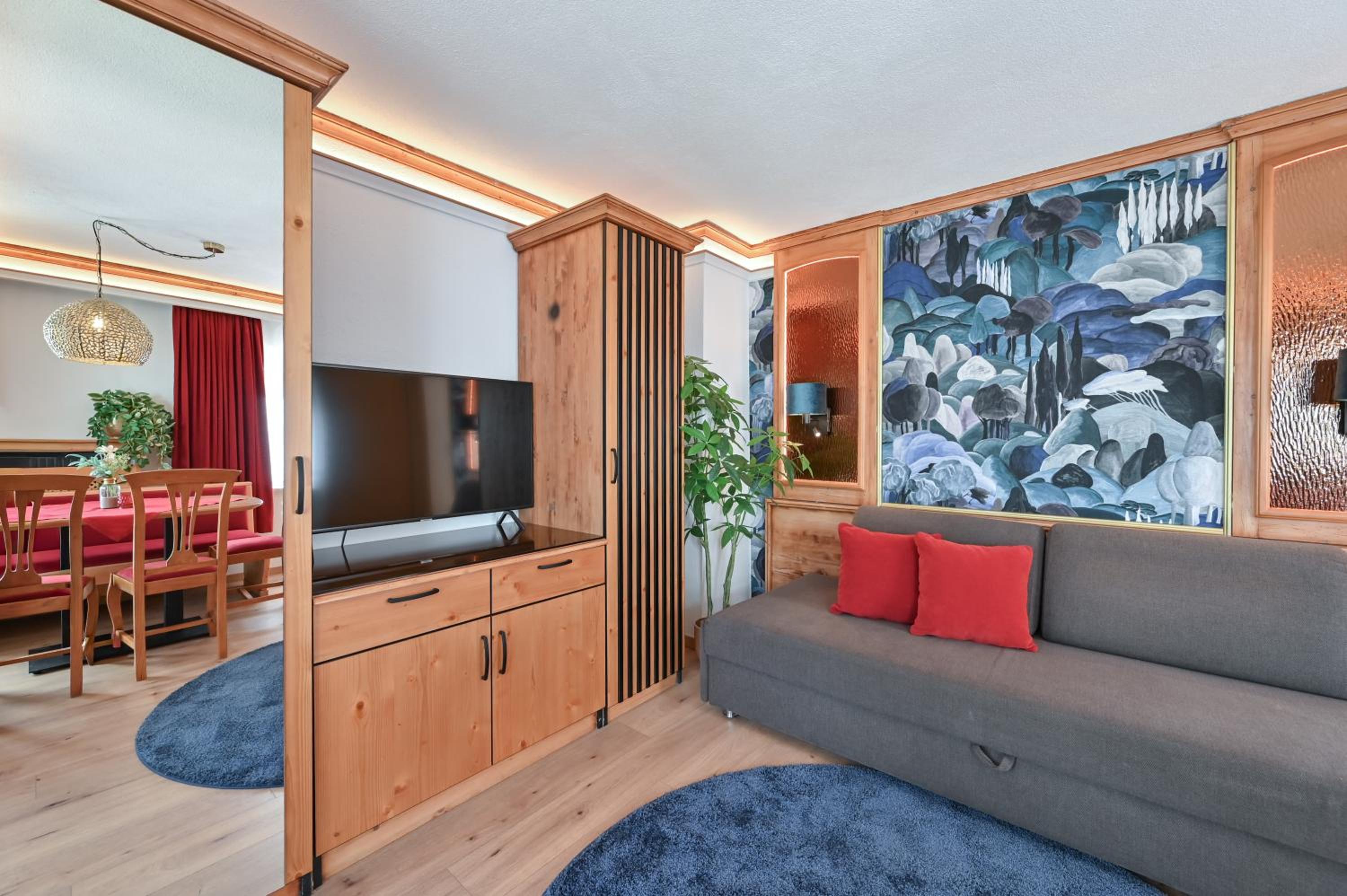 One-Bedroom Apartment with Lake View
