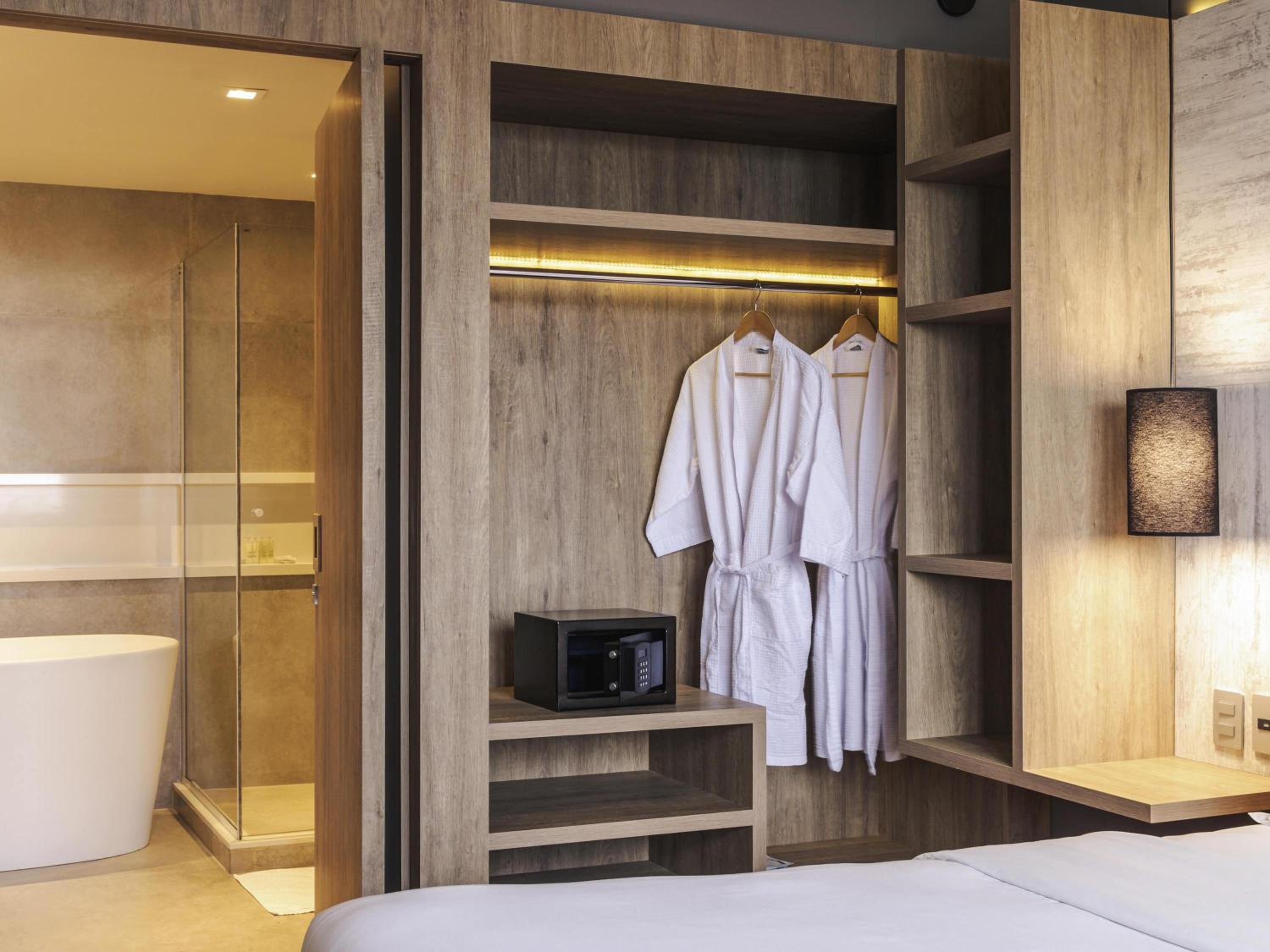Superior King Suite
