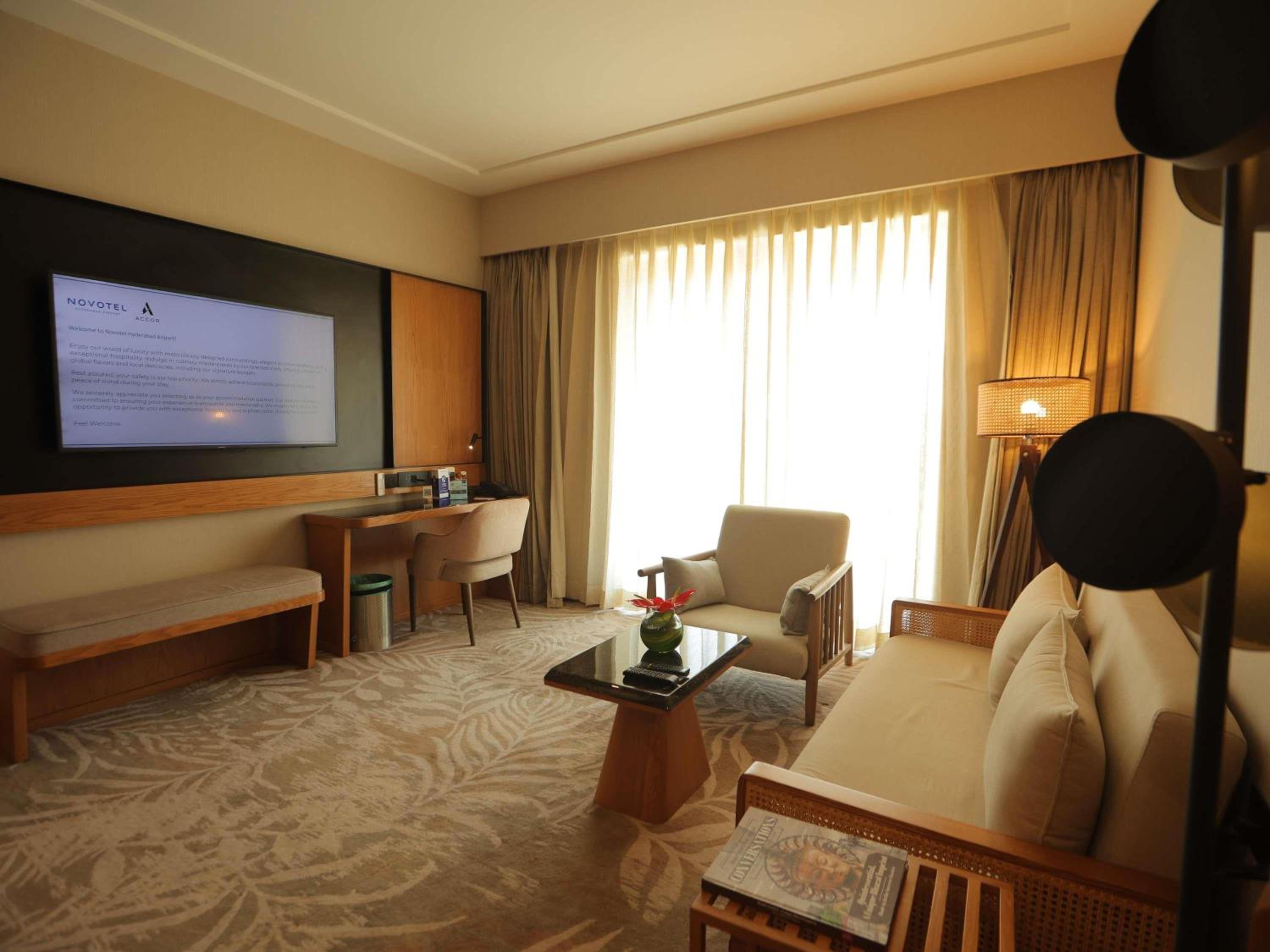 Superior Suite with Pool view and Lounge Access - Happy Hours 6:30 PM to 8:30 PM photo 1