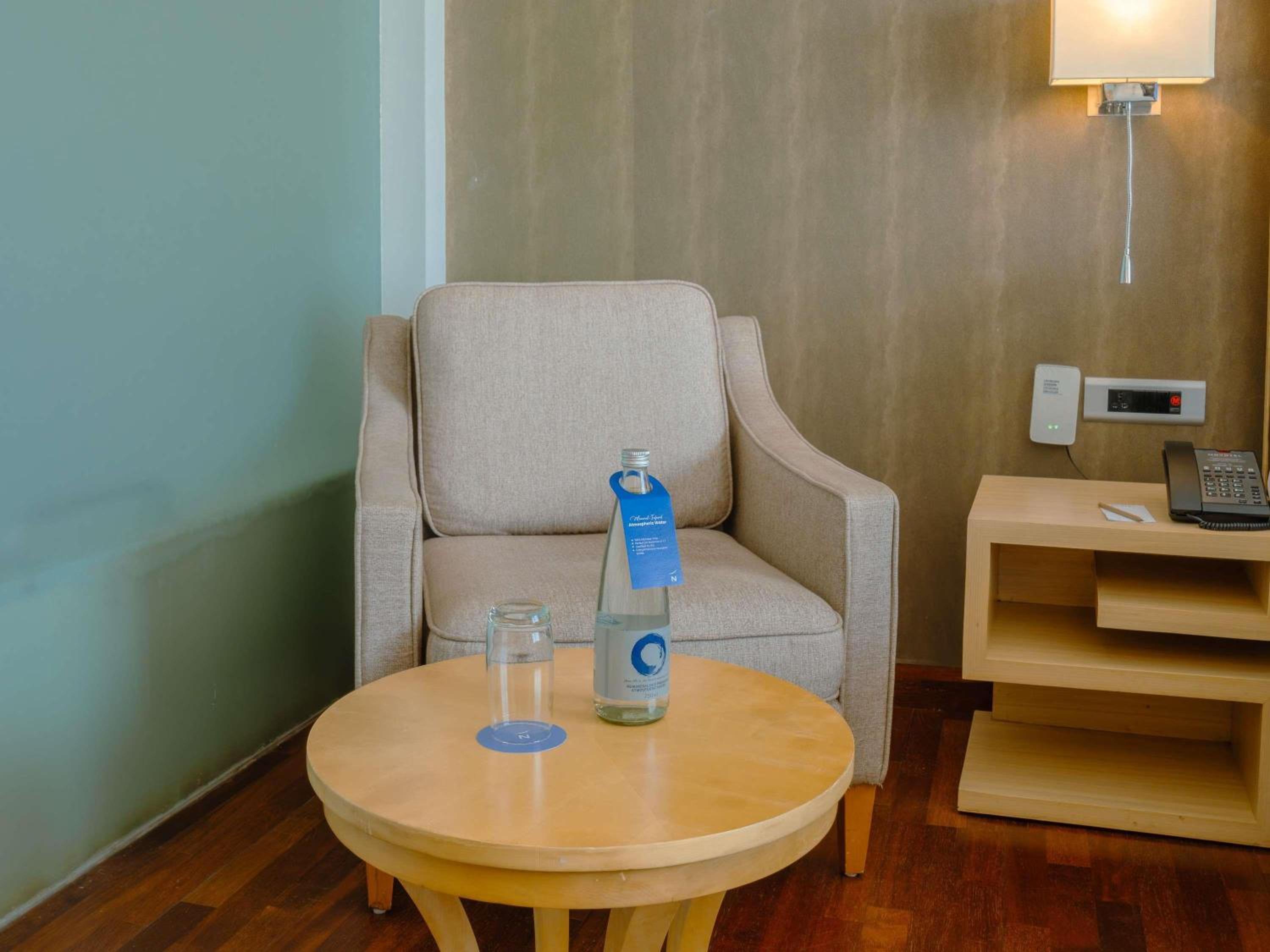 Junior Suite with Lounge Access – Happy Hours 6:30 PM to 8:30 PM Junior Suite with Lounge Access – Happy Hours 6:30 PM to 8:30 PM