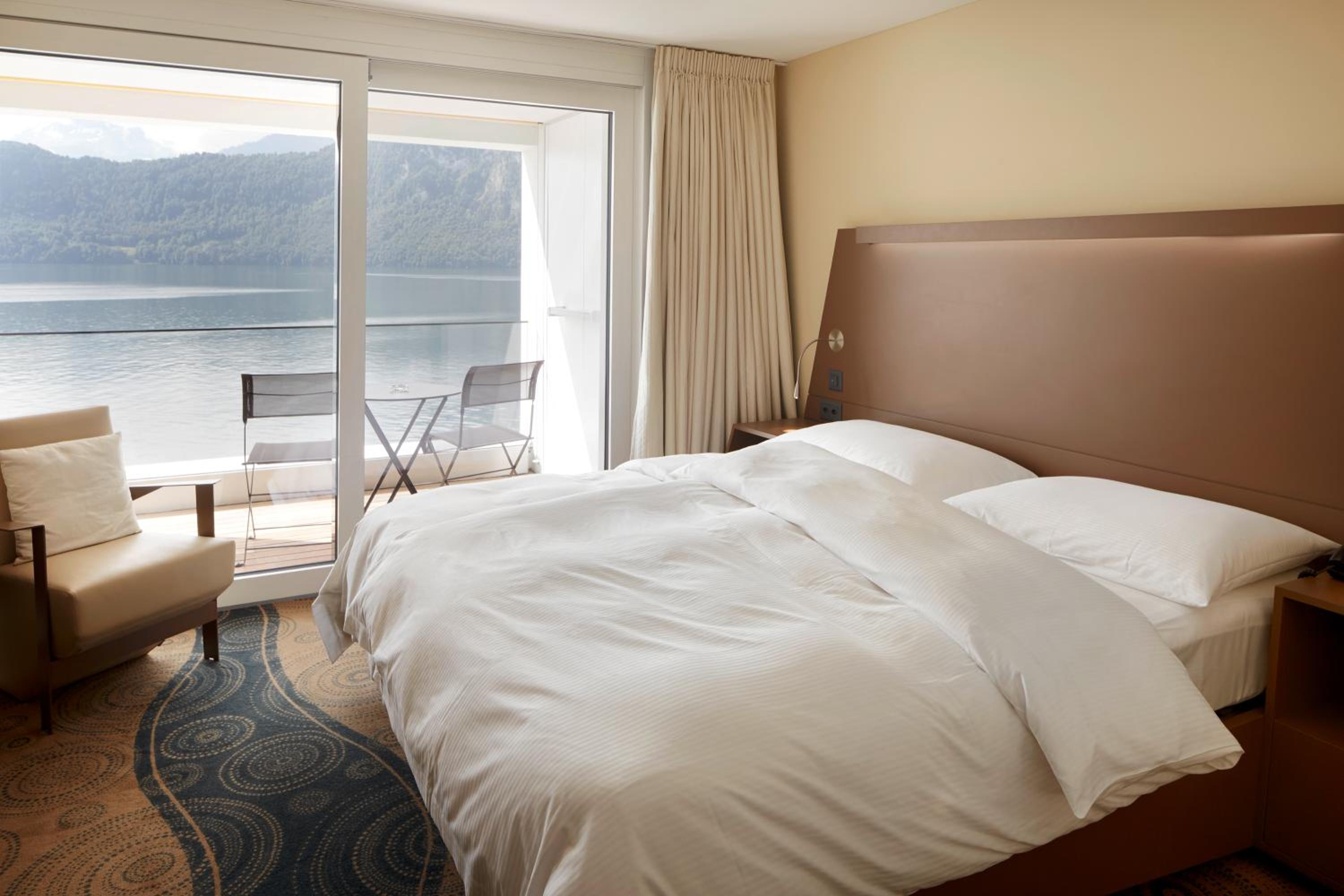 Standard Double Room with Lake View - Photo 1