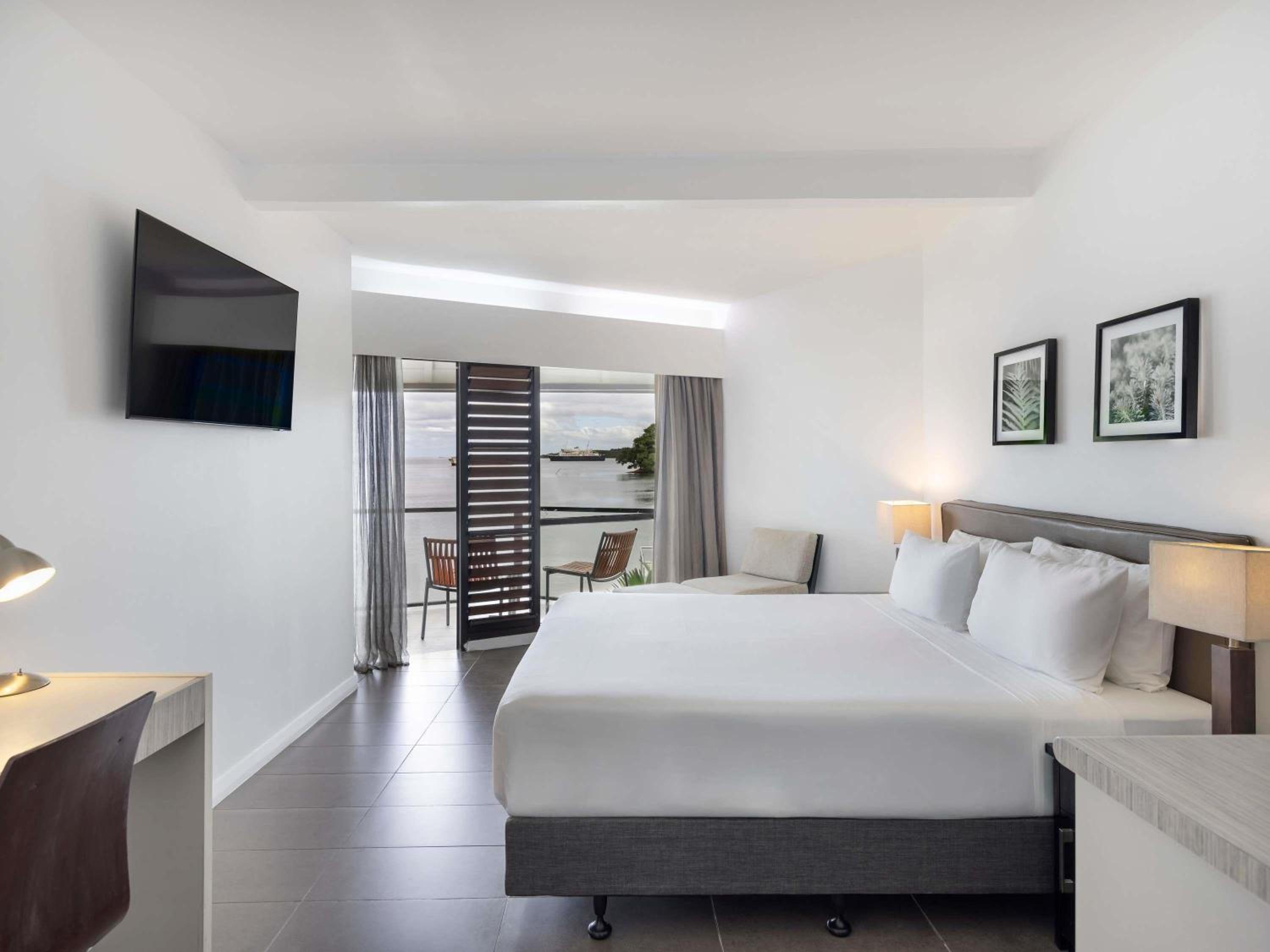 Deluxe King Room with Ocean View photo 1