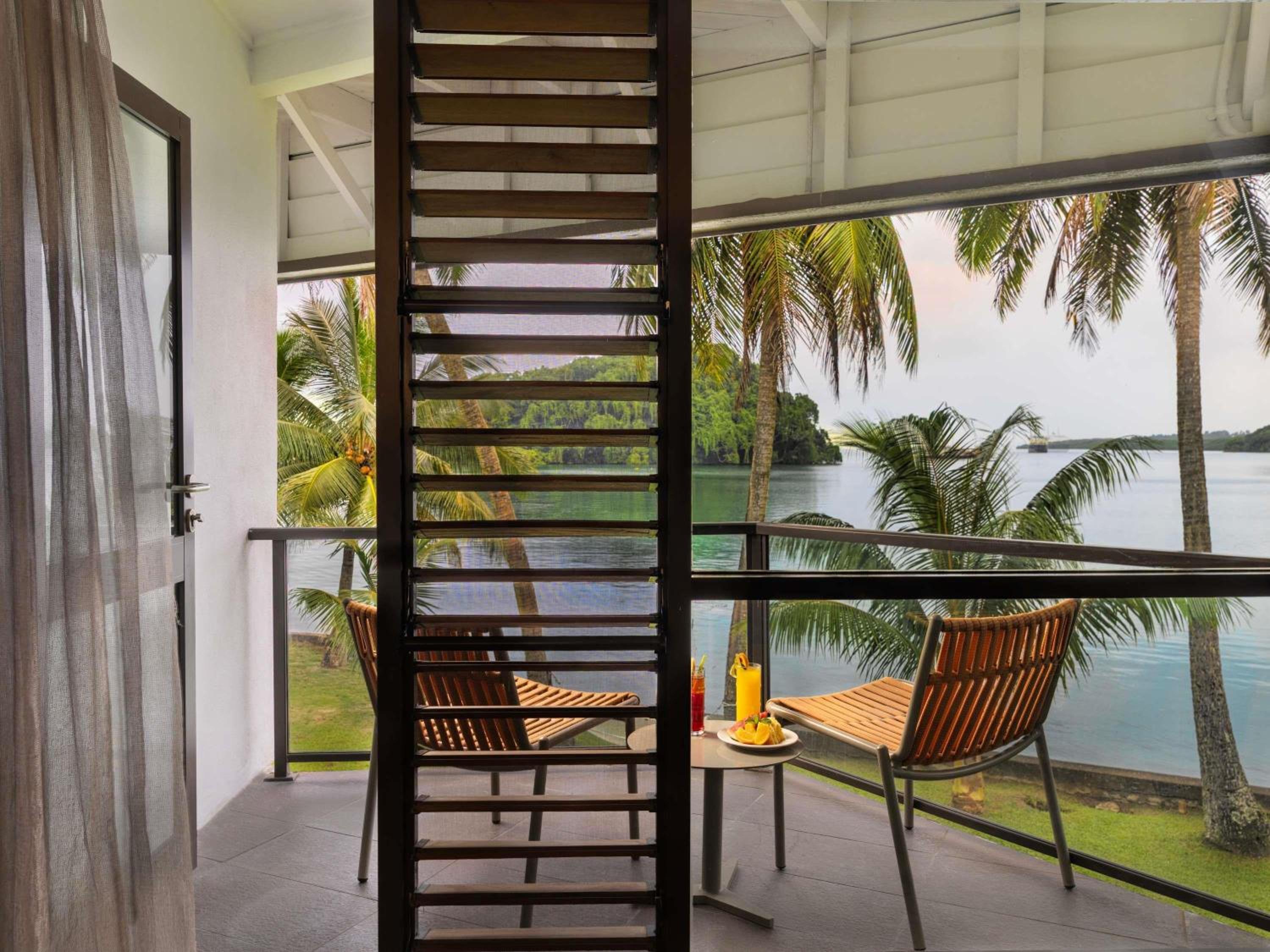 Deluxe King Room with Ocean View photo 4