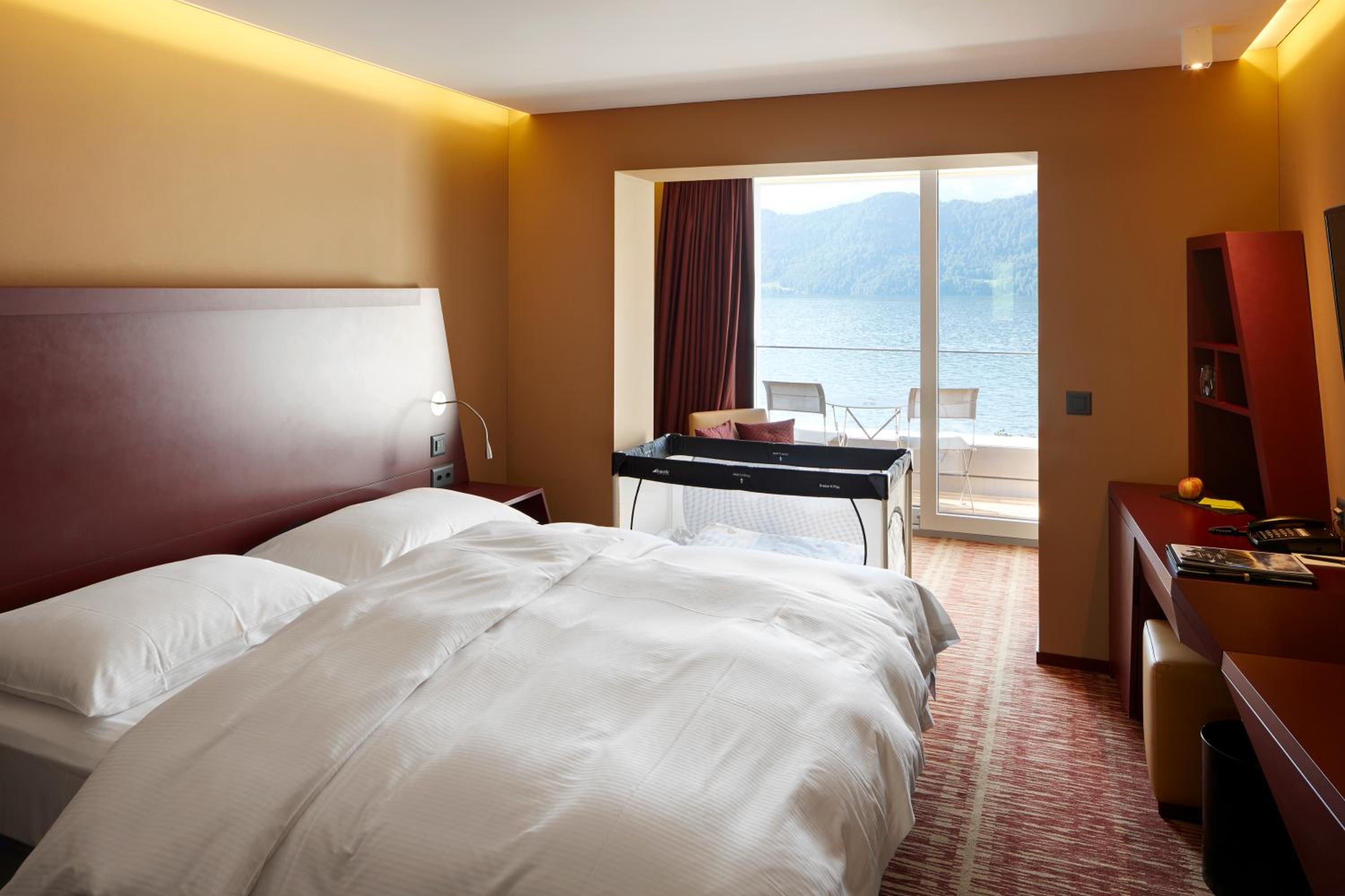 Superior Double Room with Lake View - Photo 7