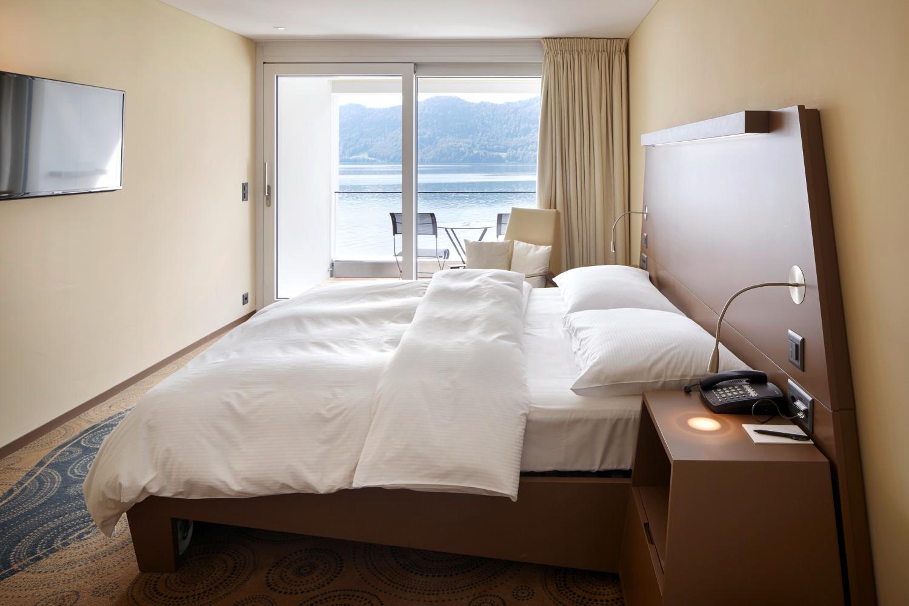 Superior Double Room with Lake View - Photo 2