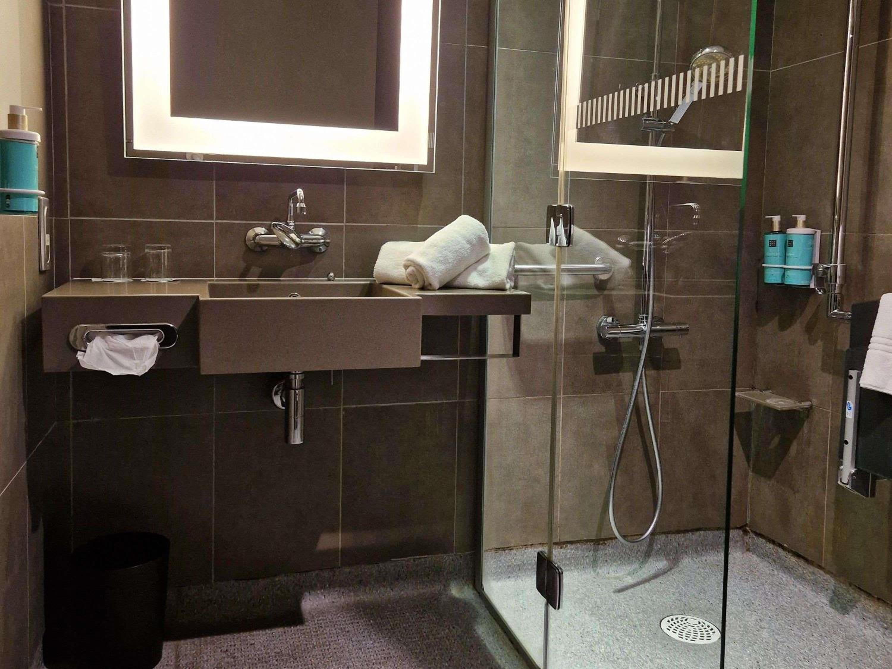 Standard Double Room - Non-Smoking - Photo 4