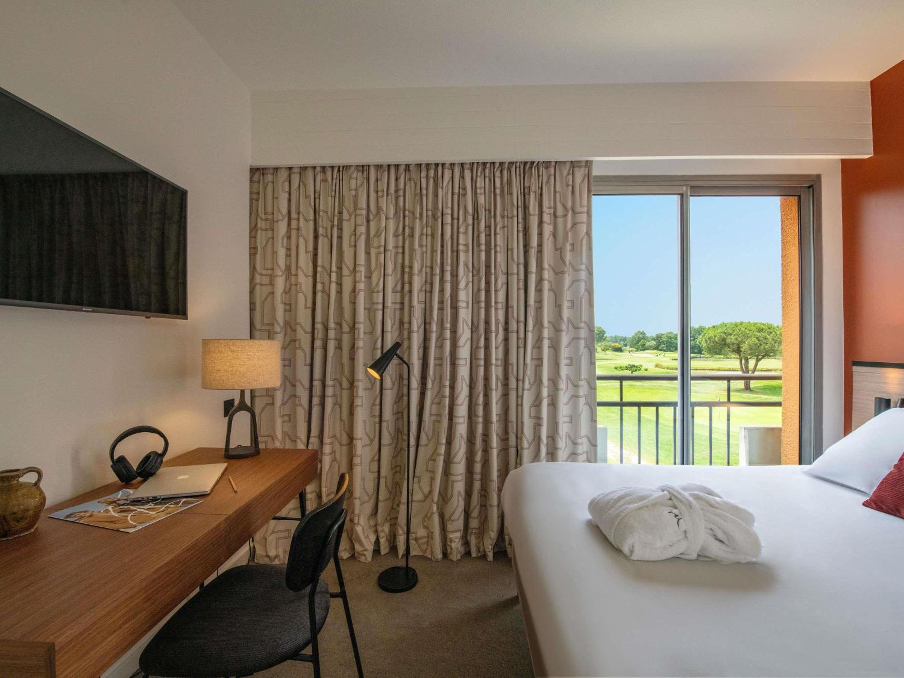 Junior Queen Suite - Photo 4