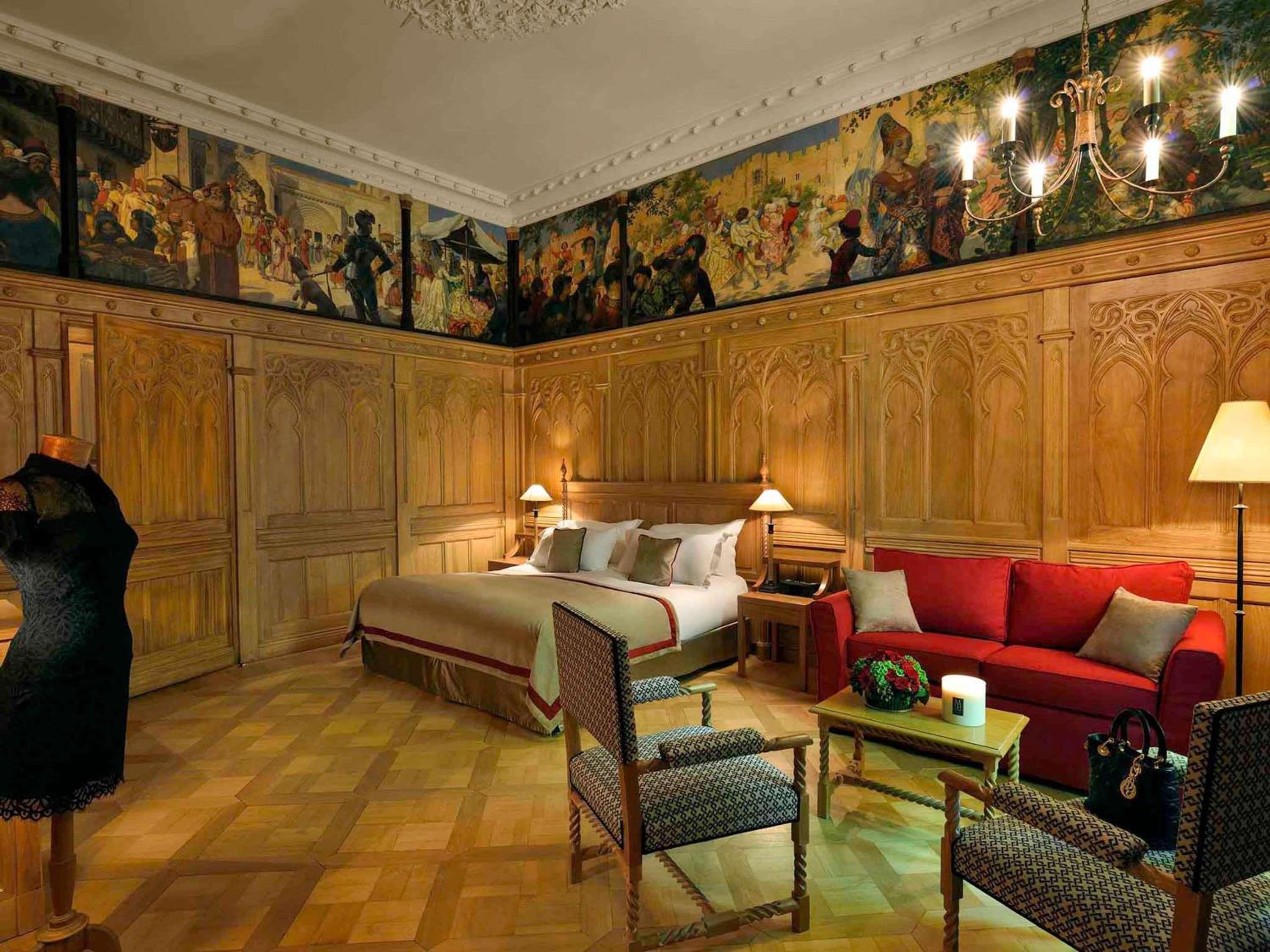 Junior King Suite with Single Sofa Bed Junior King Suite with Single Sofa Bed